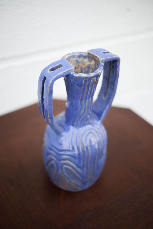 Vase en terre cuite vernissé bleu brutaliste 70