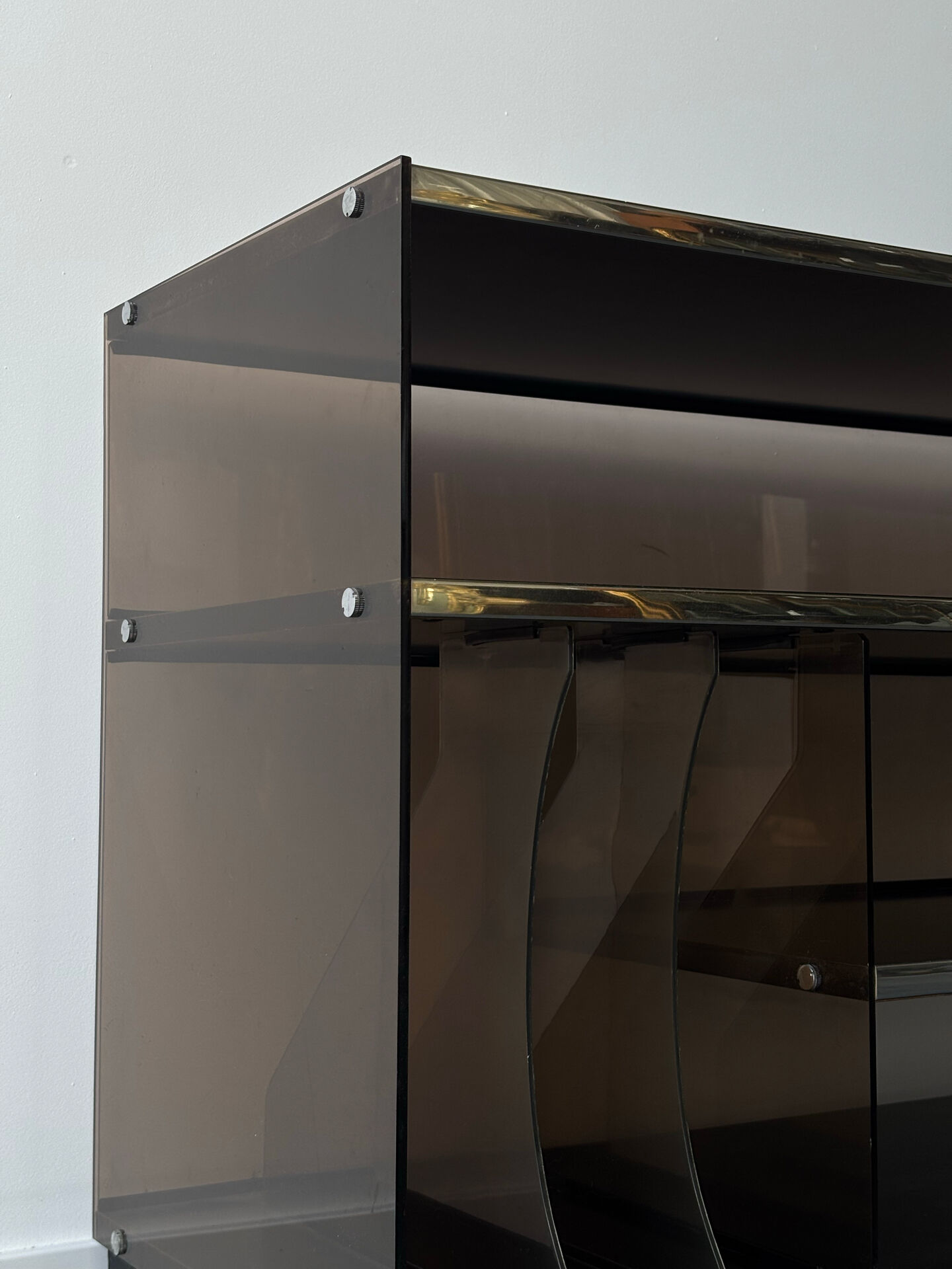 Meuble hi-fi en plexiglas fumé 1970