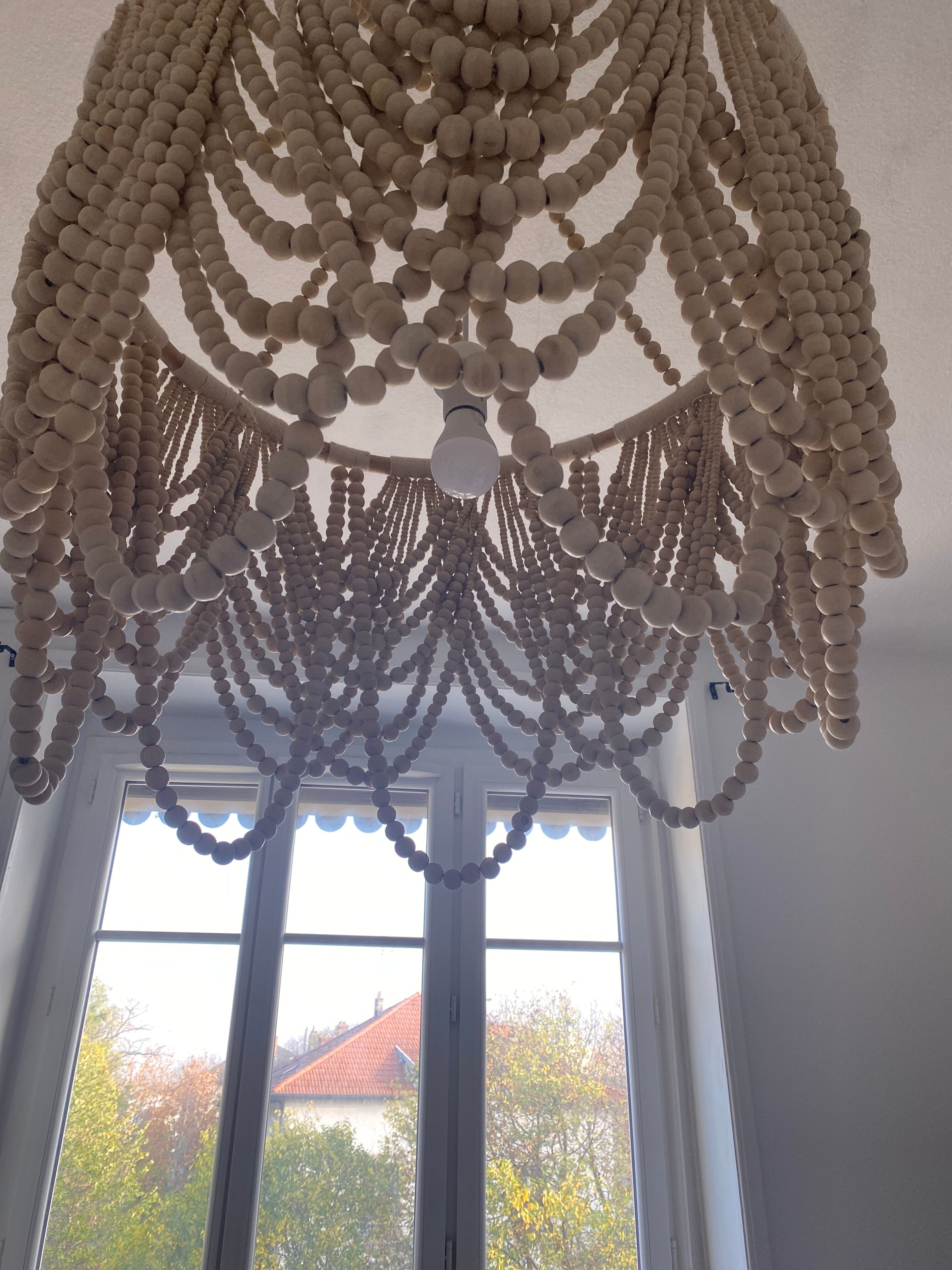 Suspension en bois naturel