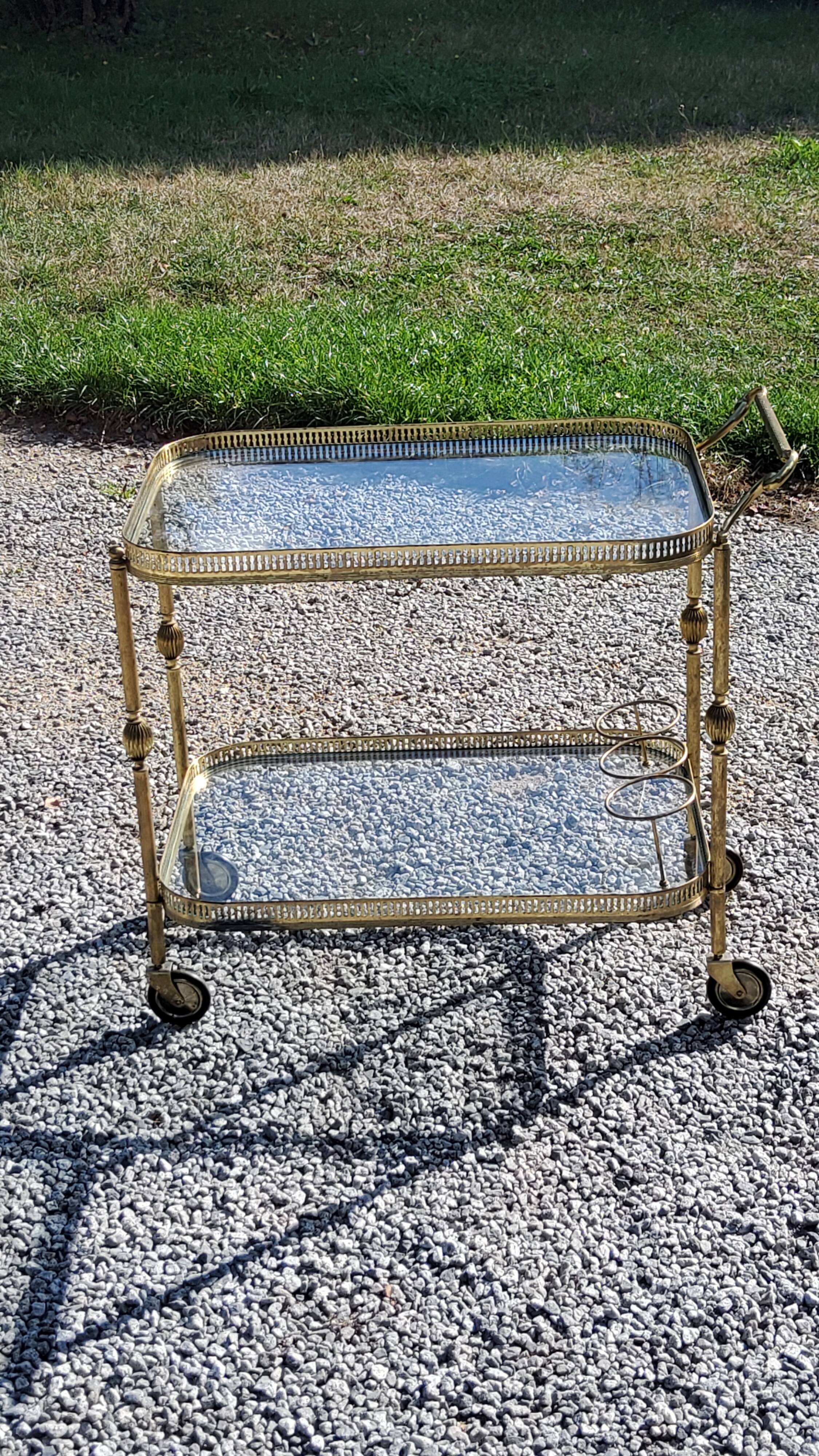 Desserte roulante des années 50-60 en laiton doré double plateaux en verre