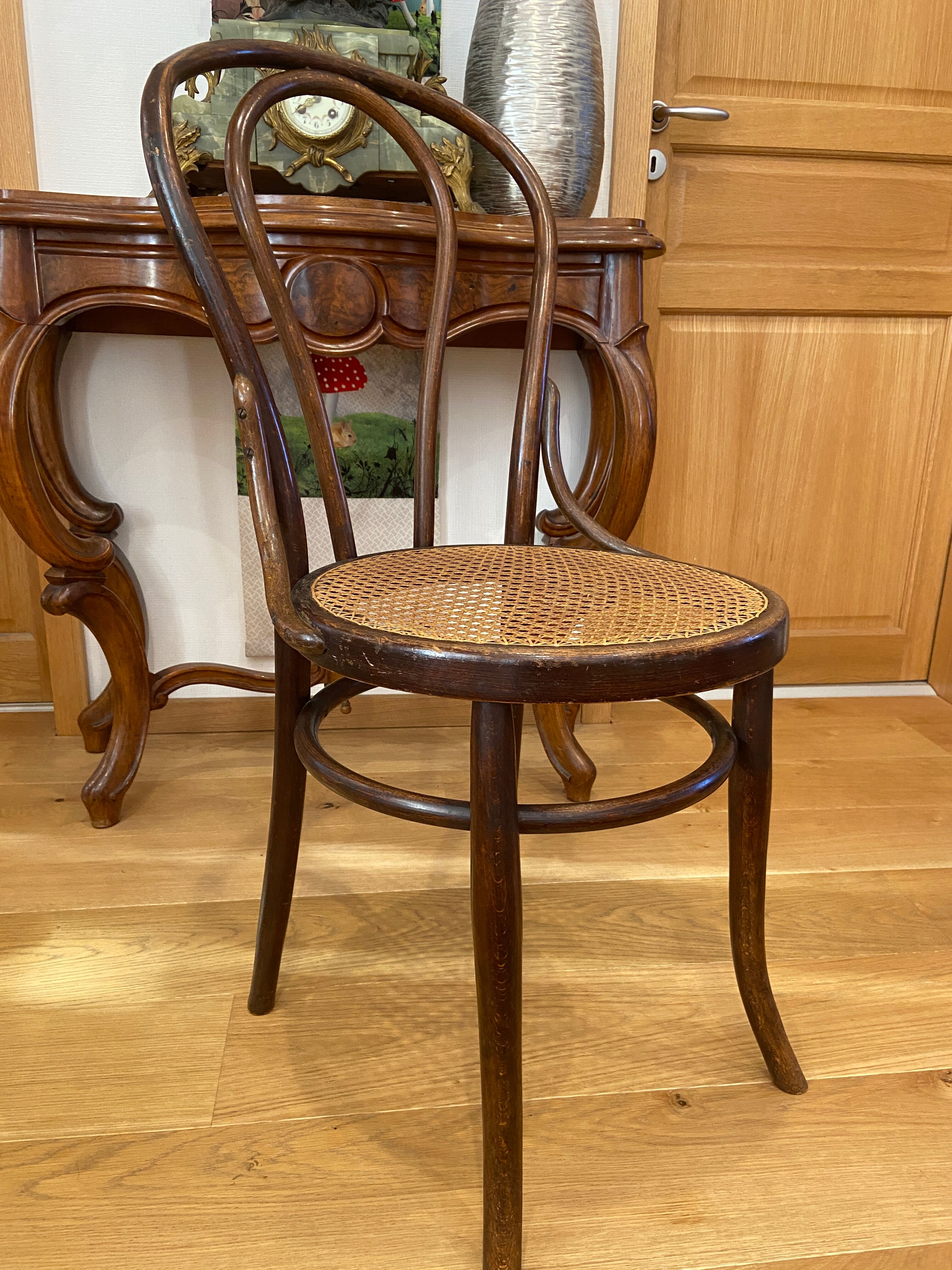Mundus 1900 curved wooden chair Mundus