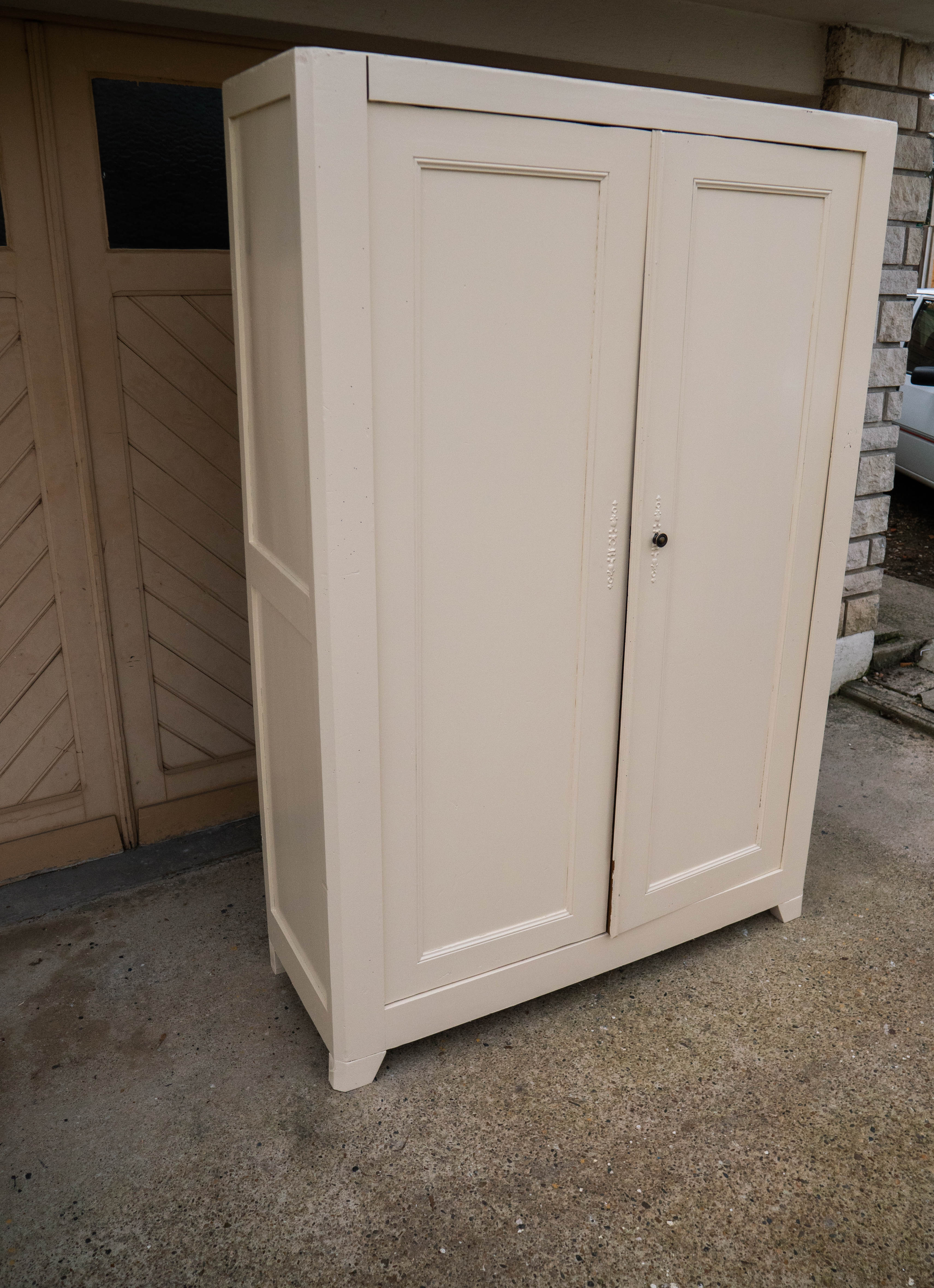 Armoire parisienne
