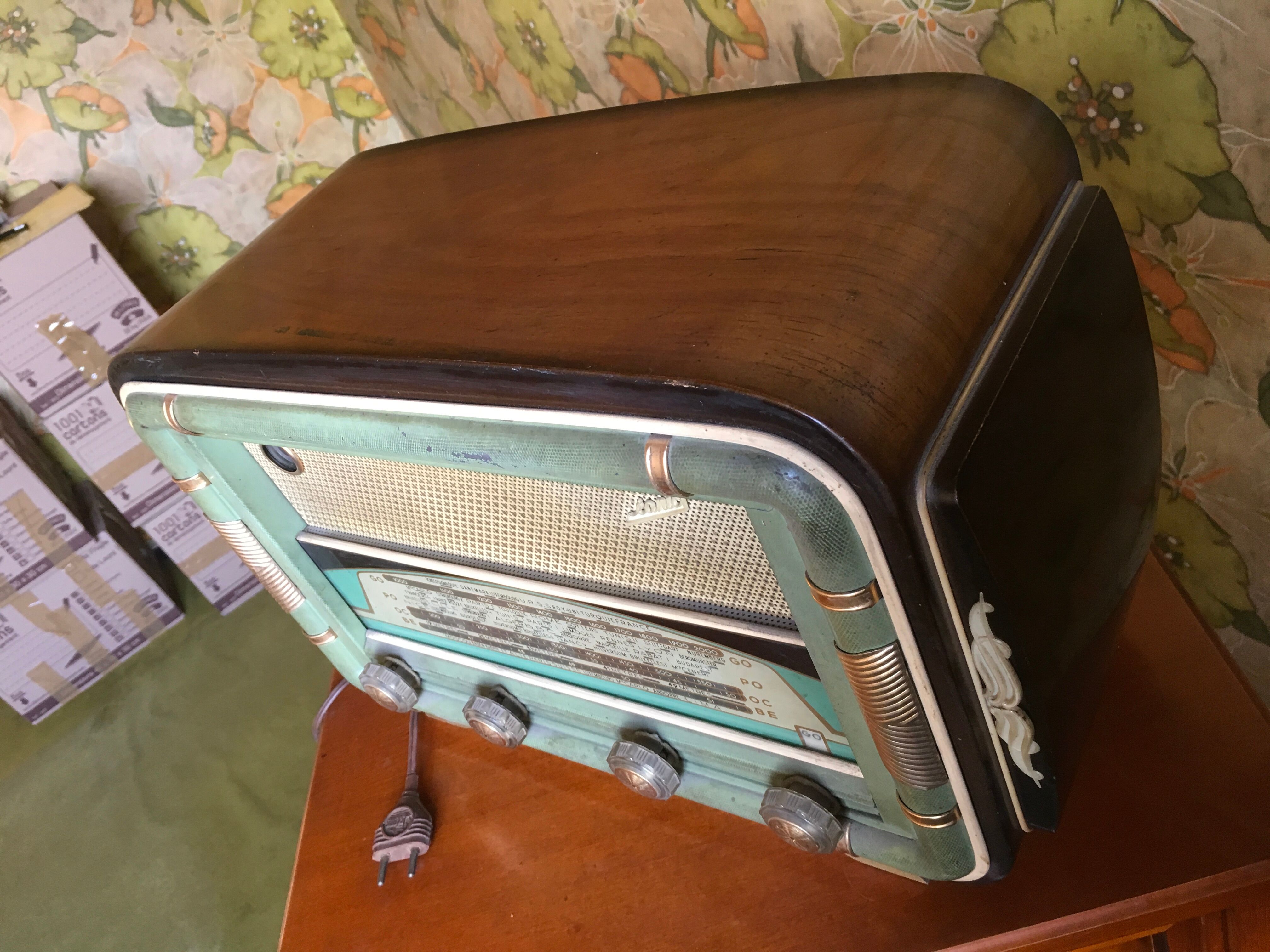 Poste de radio ancien