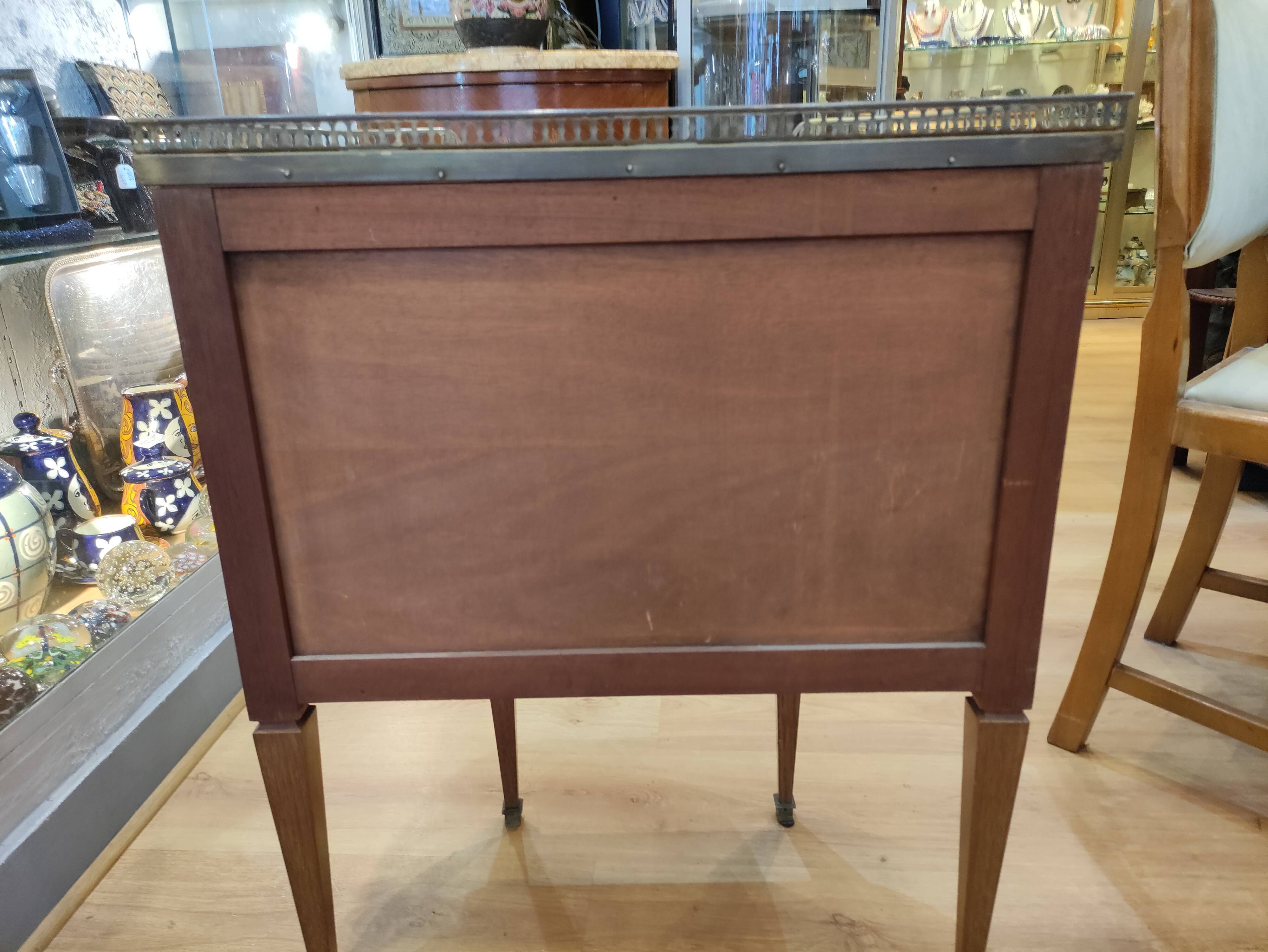 Louis XVI-style commodity