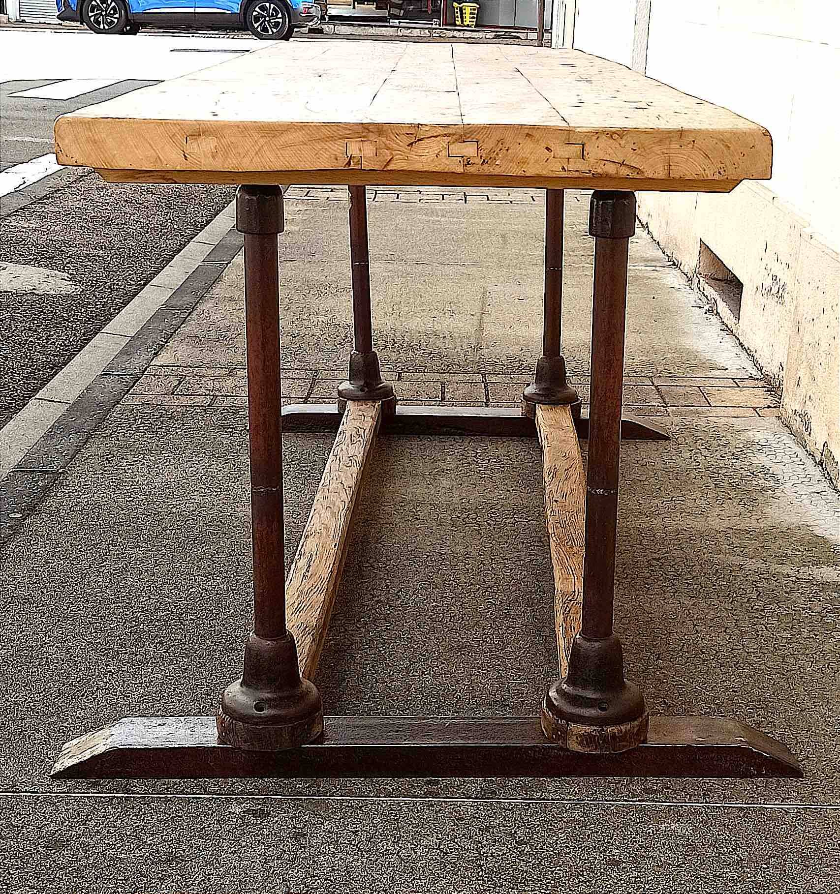 Table d'atelier ou table à manger Longueur 2,60 m Hauteur 74,7 cl