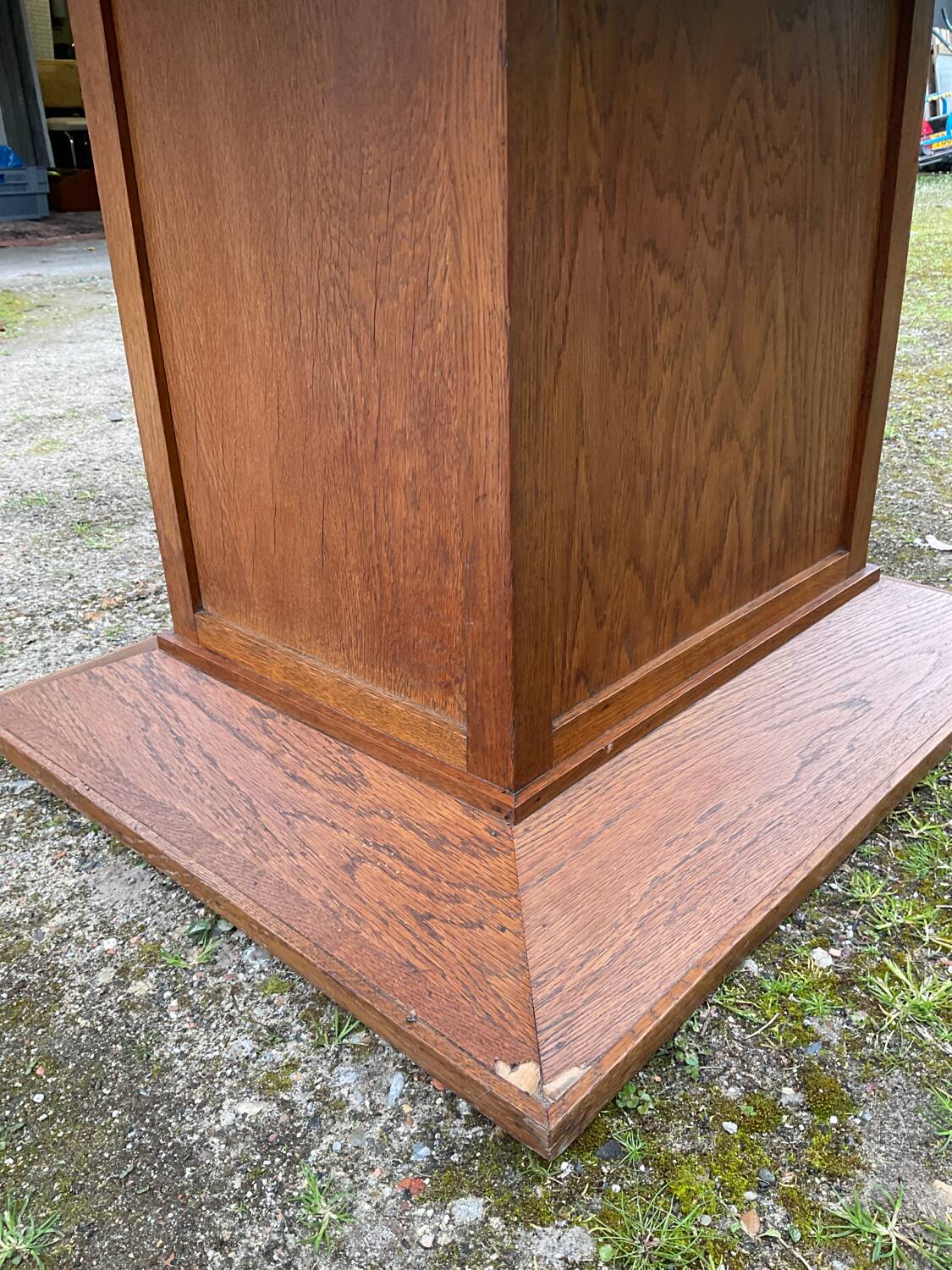 Art Deco dining table in wood and red Formica