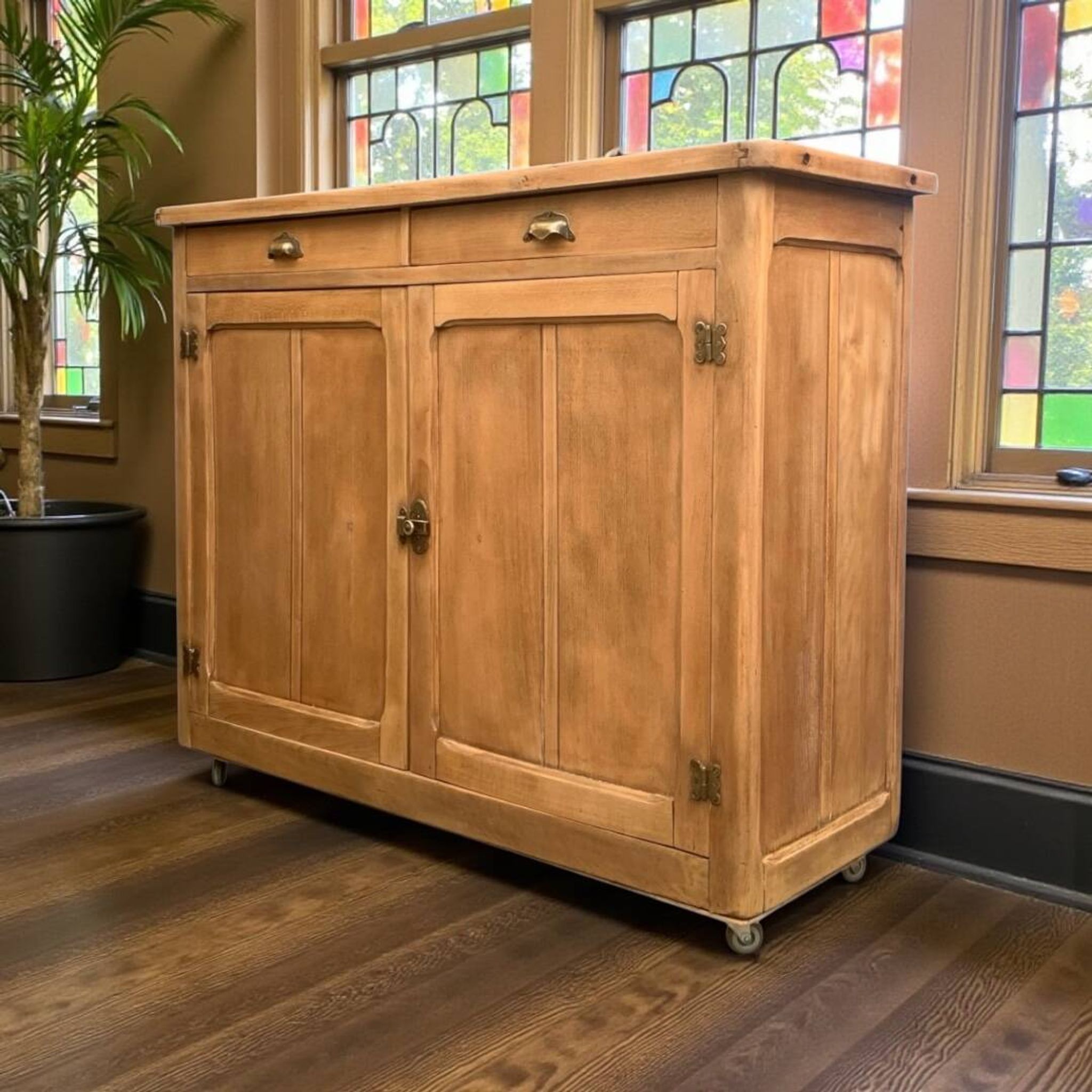 Grand Parisian buffet with billot and butterfly hinges, raw wood, 1930.