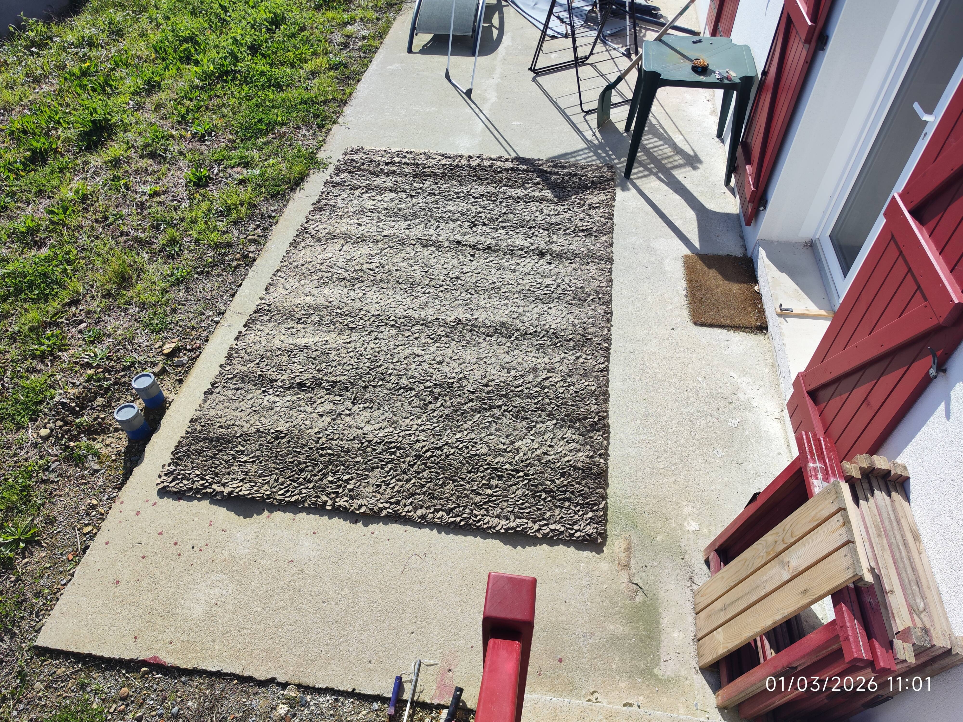 Rug in the style of a designer.