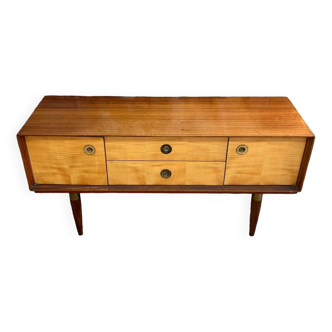 Tapered legs sideboard