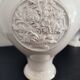 Service en porcelaine d’art relief 16 pièces signé DR – 1991 design studio