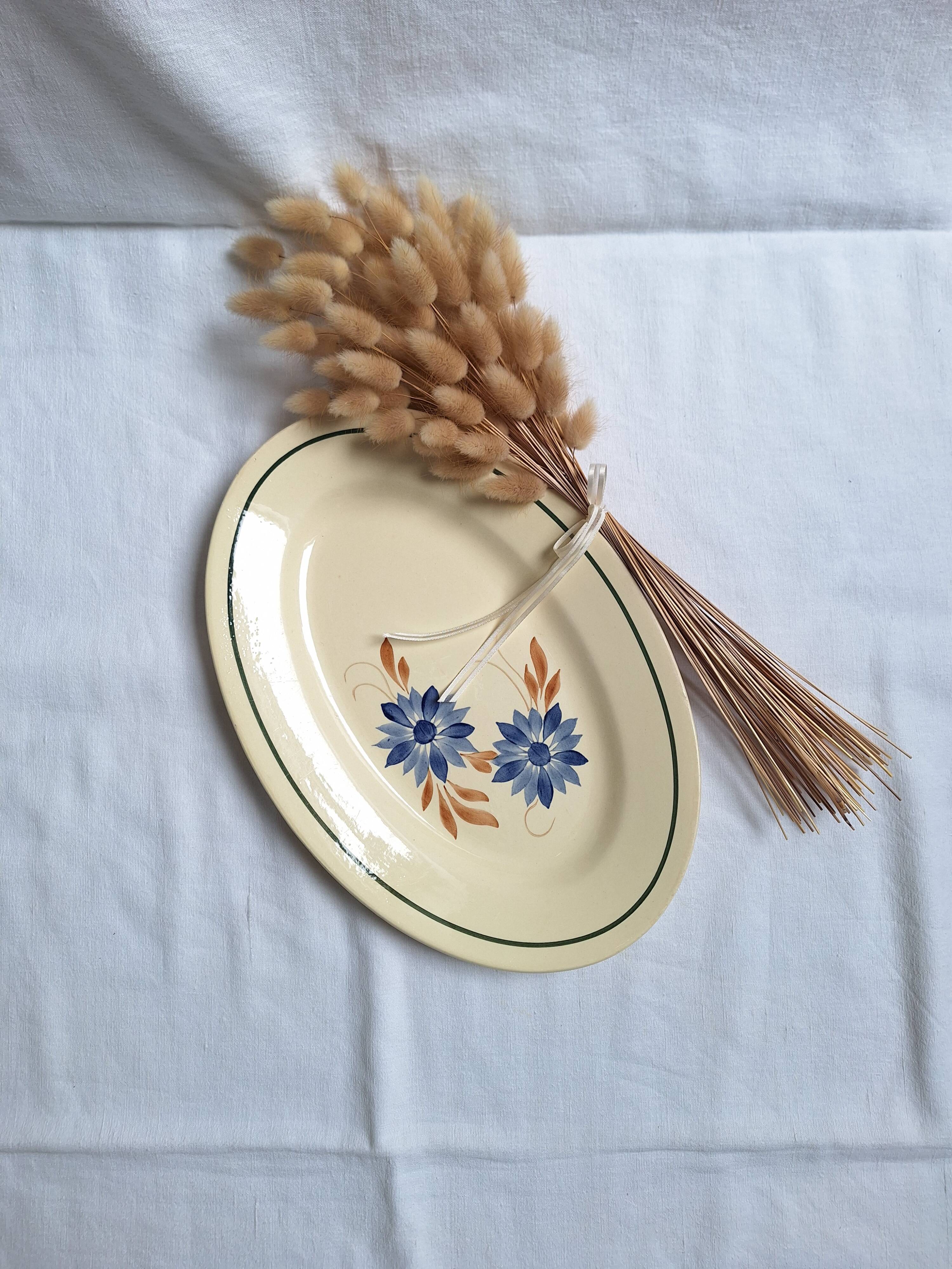 Oval plate H.B.C.M. model Reine