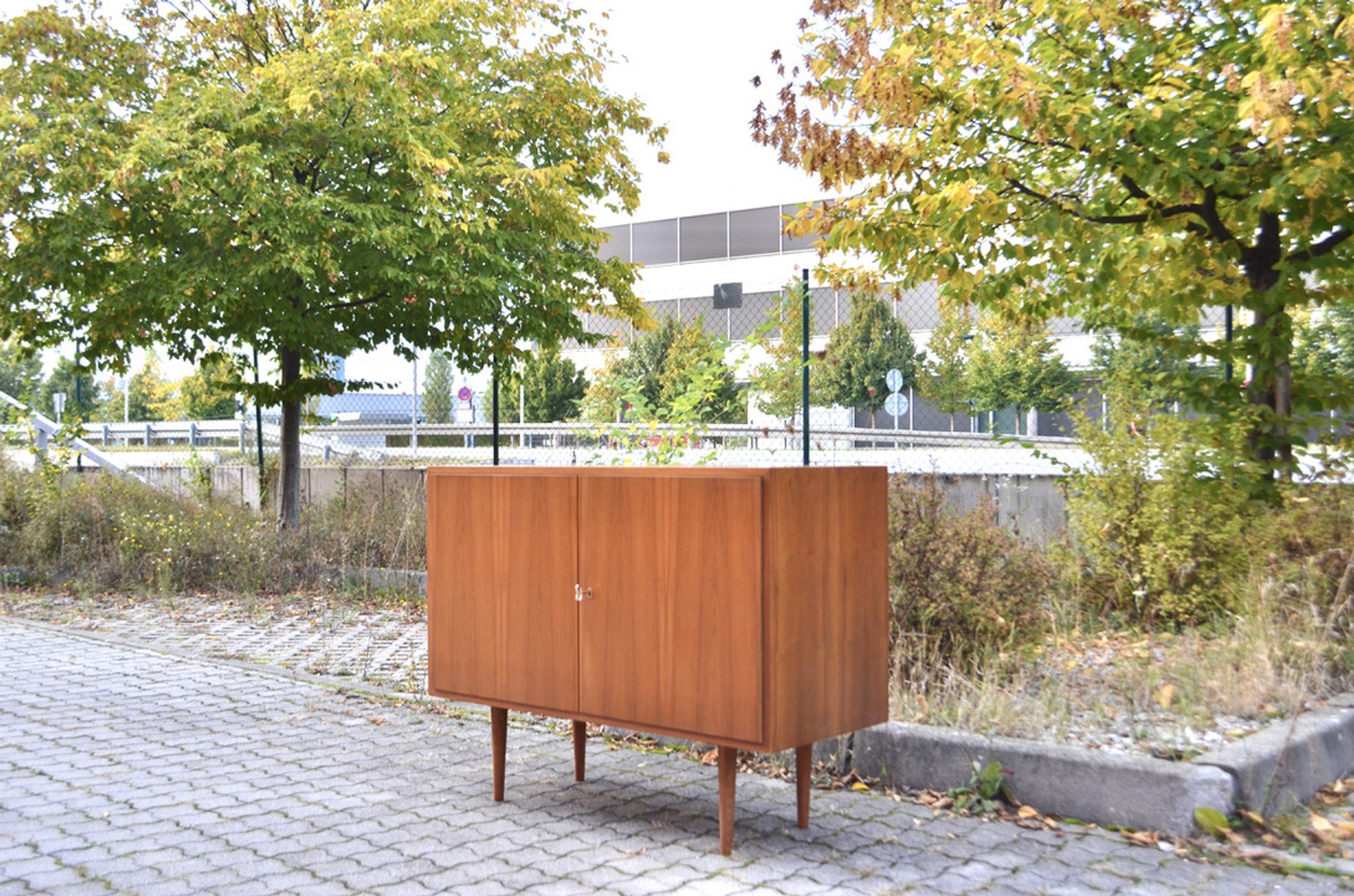 Buffet armoire en noyer