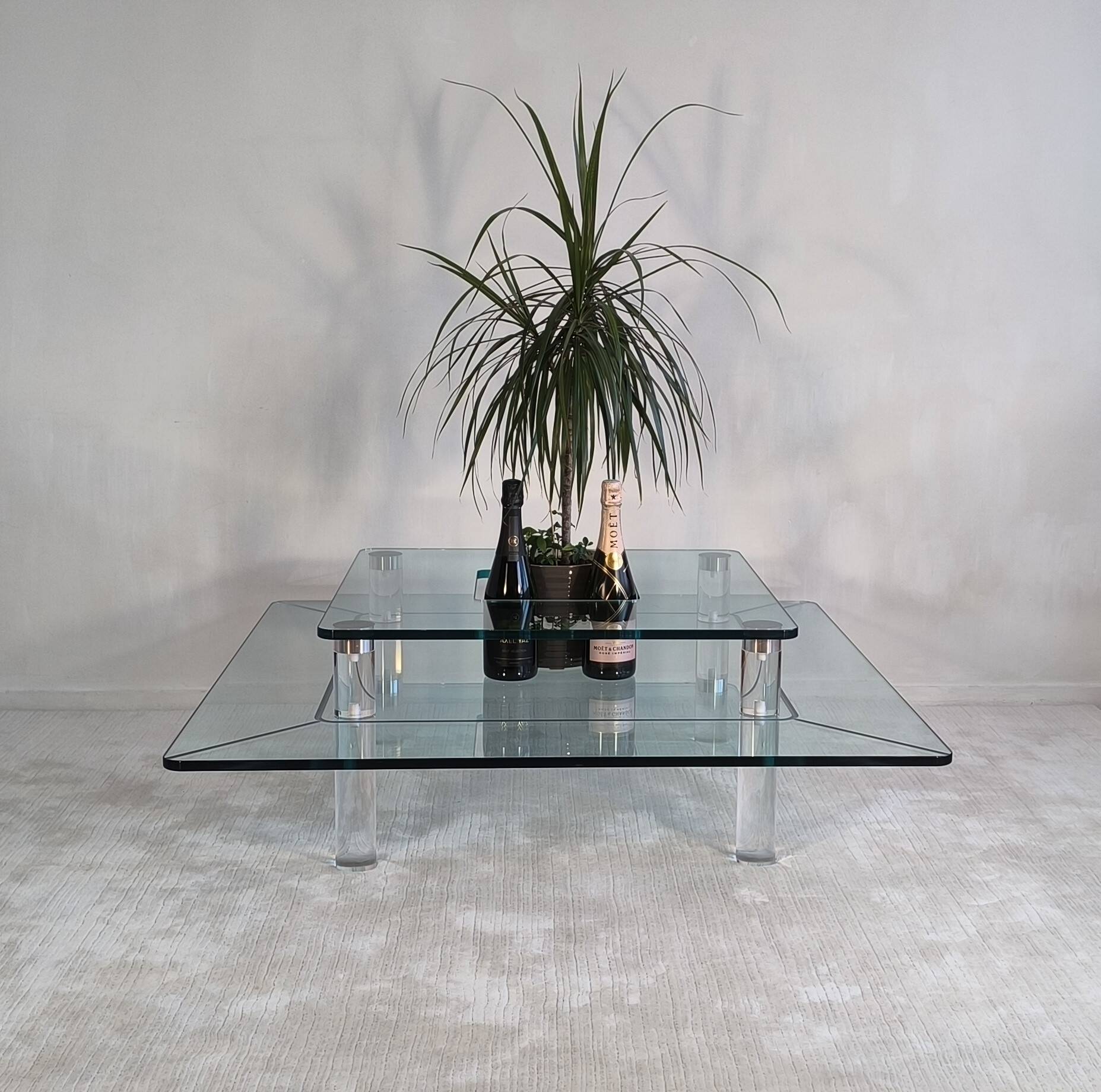 Marais international mtb110 - exceptional coffee table in altuglas & glass