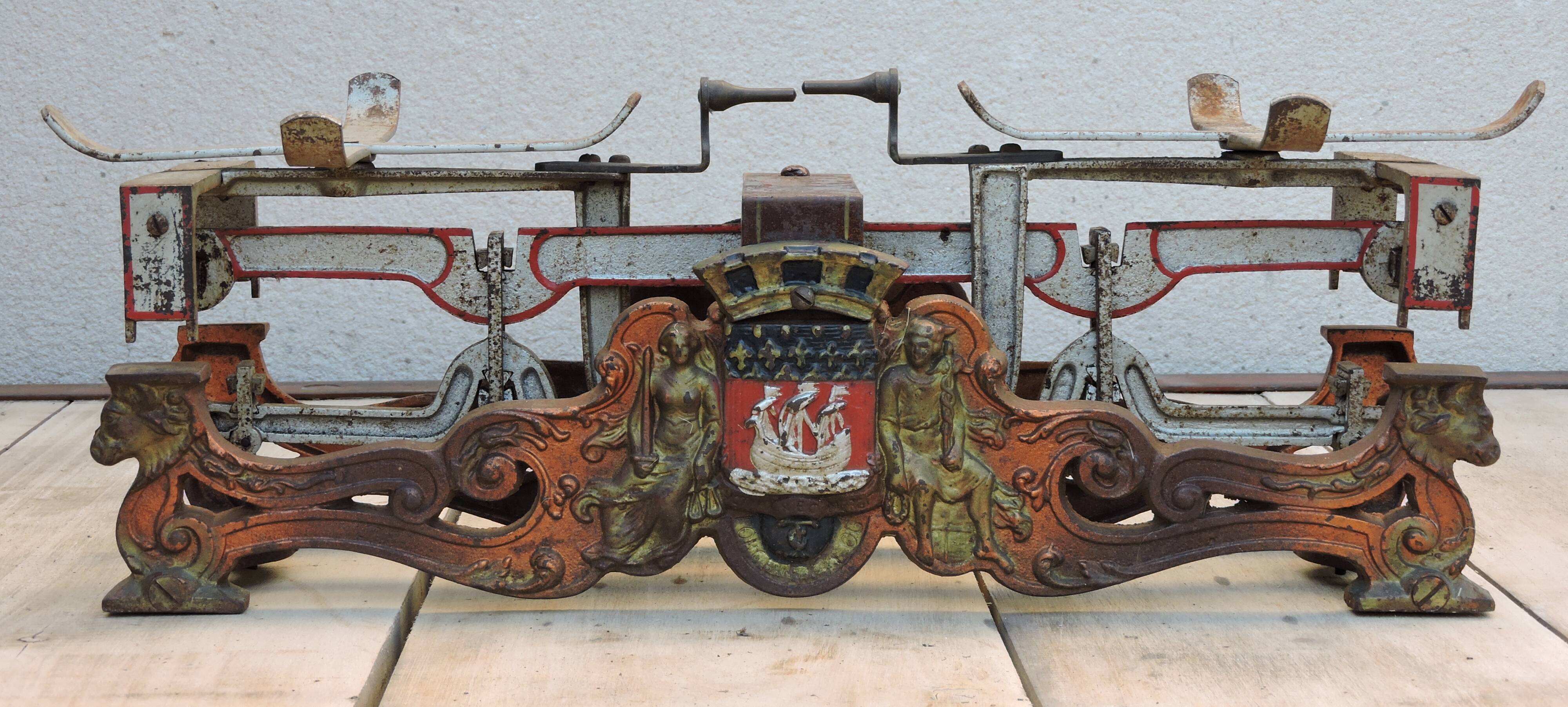 Skeleton beak balance the parisian Testut ancient maraicher epicier