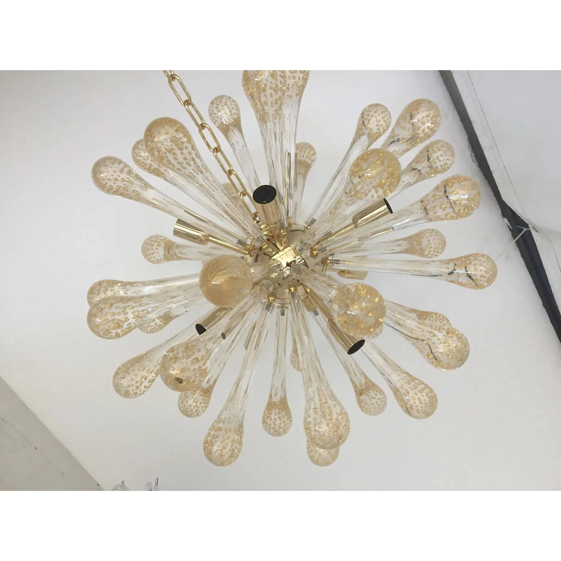Sputnik Chandelier in Murano Glass with Gold Air Drops and Metal Frame