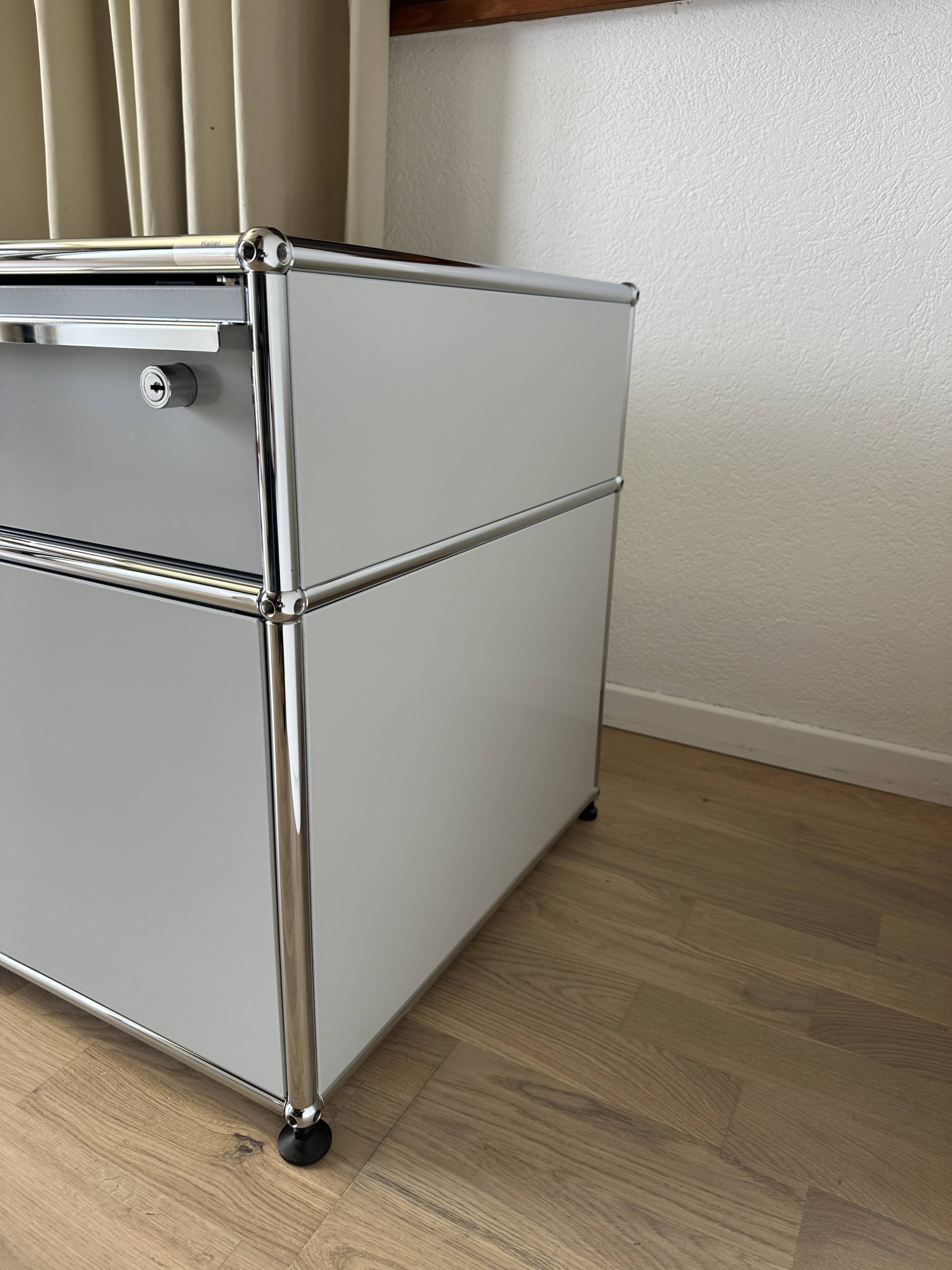 USM Haller TV unit in Light Grey