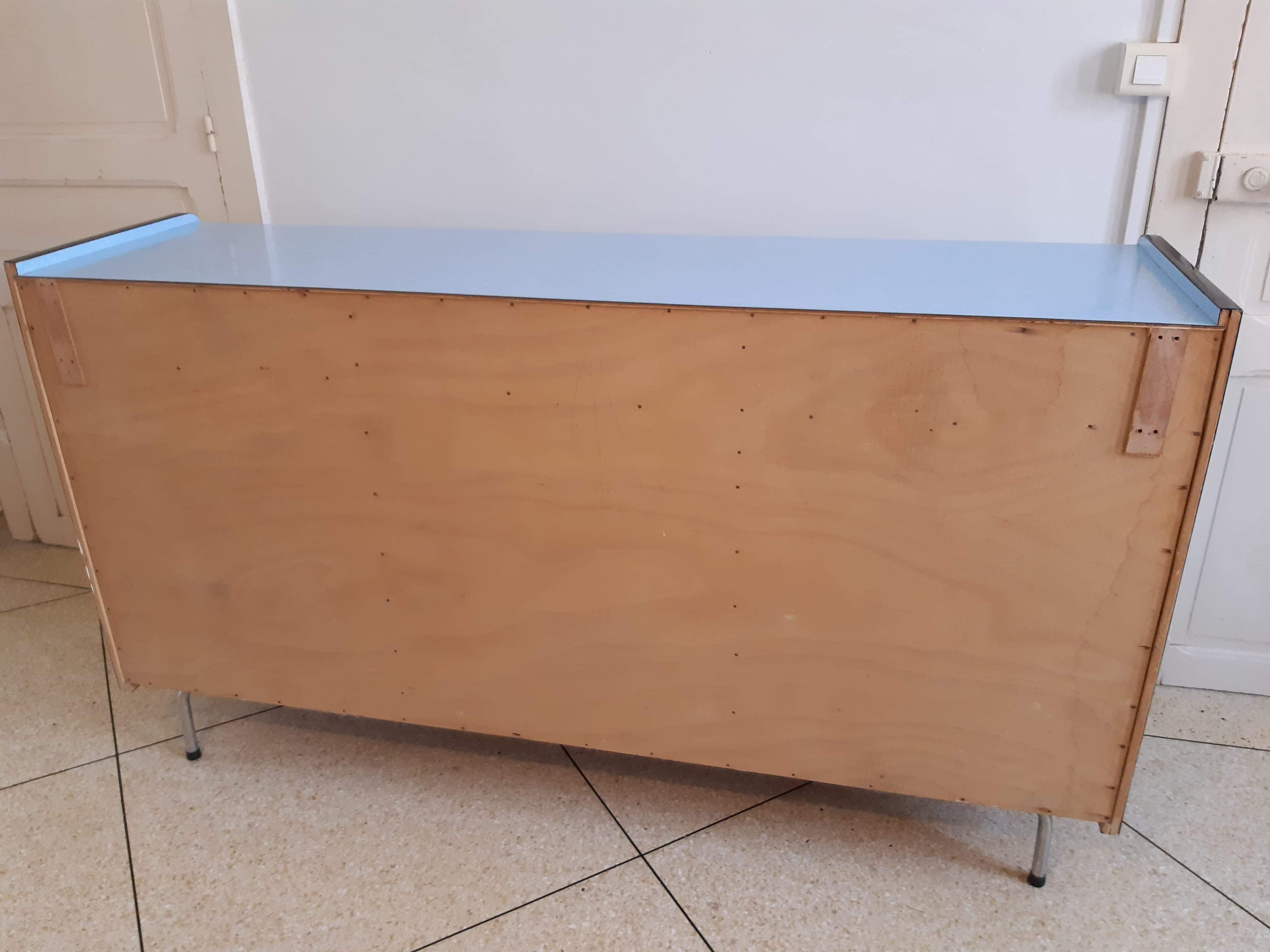 Buffet kitchen low blue formica