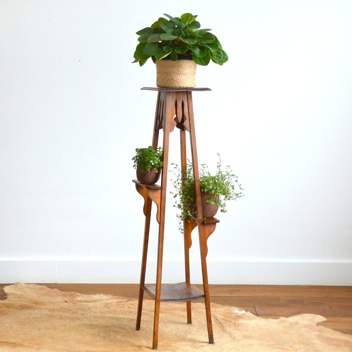 Vintage wooden sellette