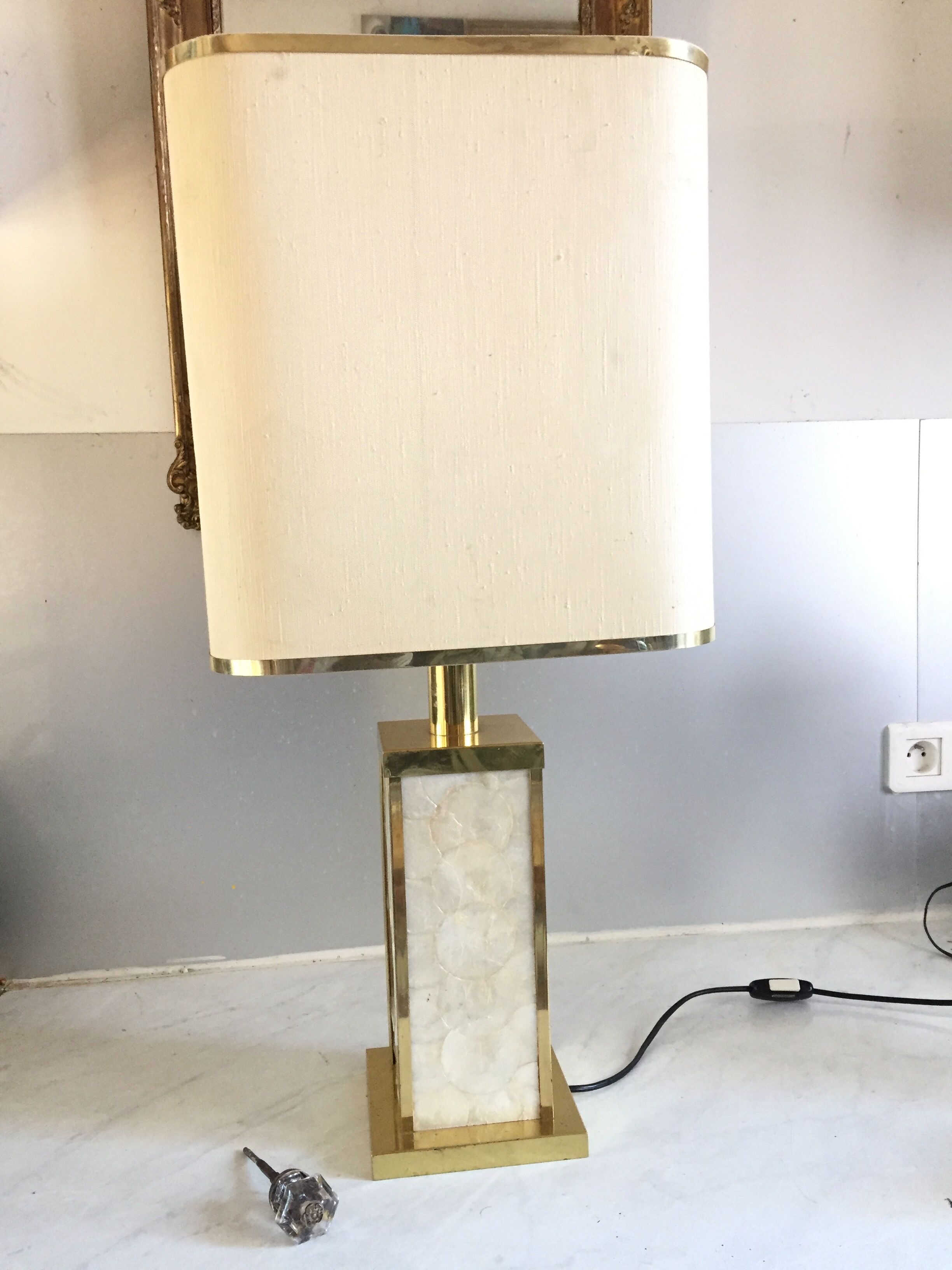 Table lamp in brass and mother-of-pearl italian design 1970