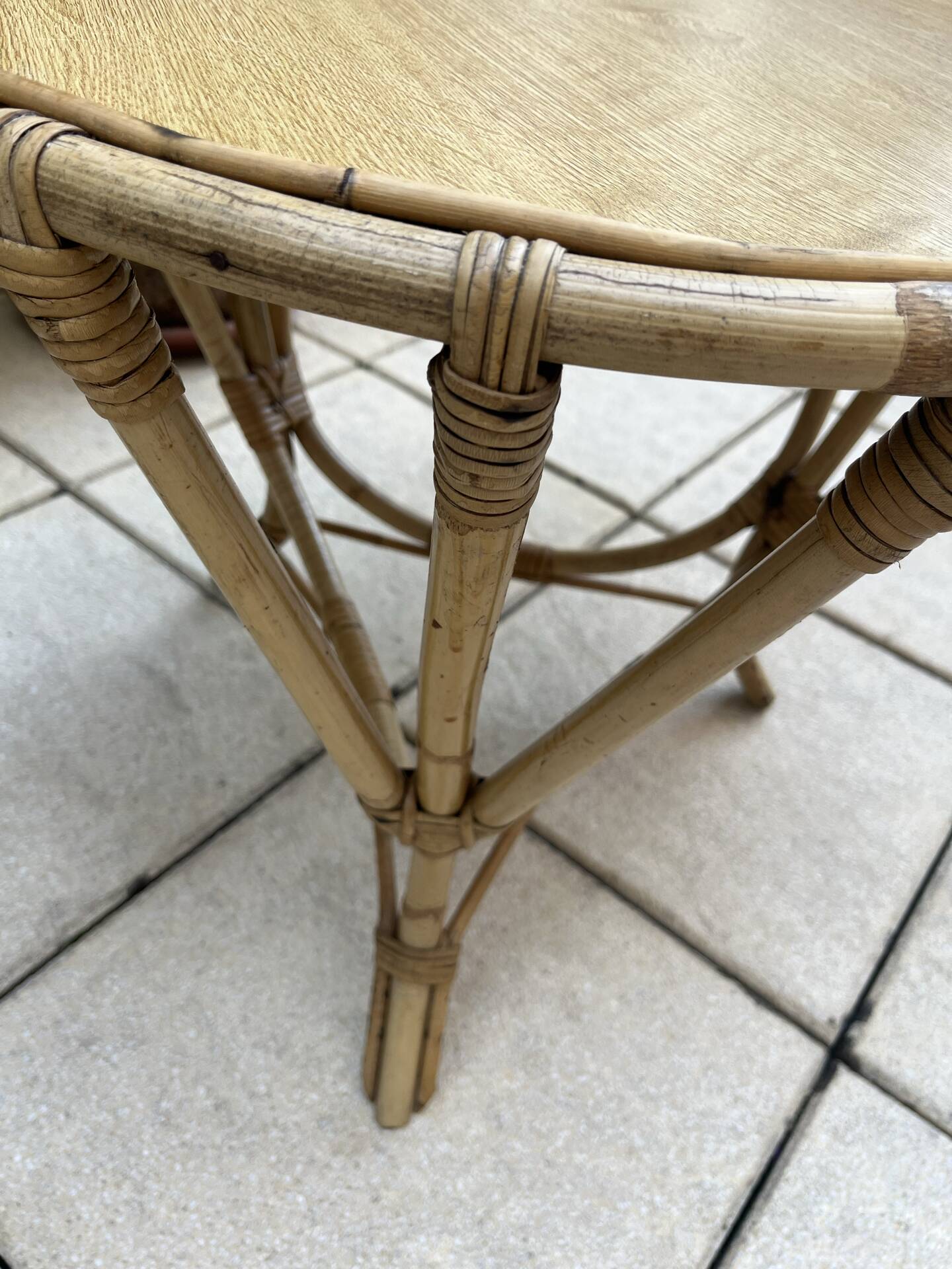 Table basse ronde rotin années 60
