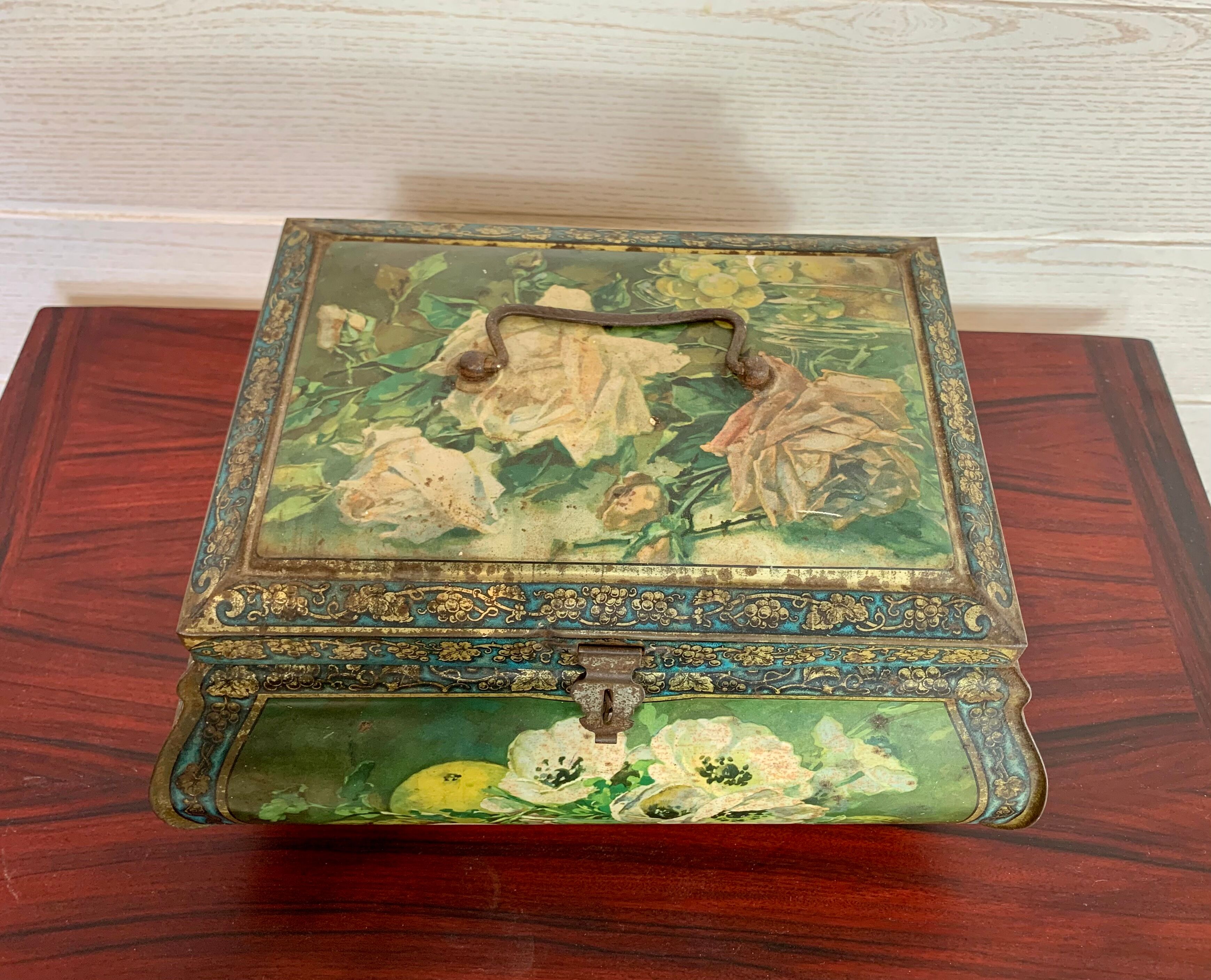 Old and large lithographed sheet metal box Japanese decoration