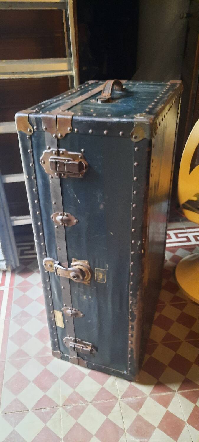 English travel trunk