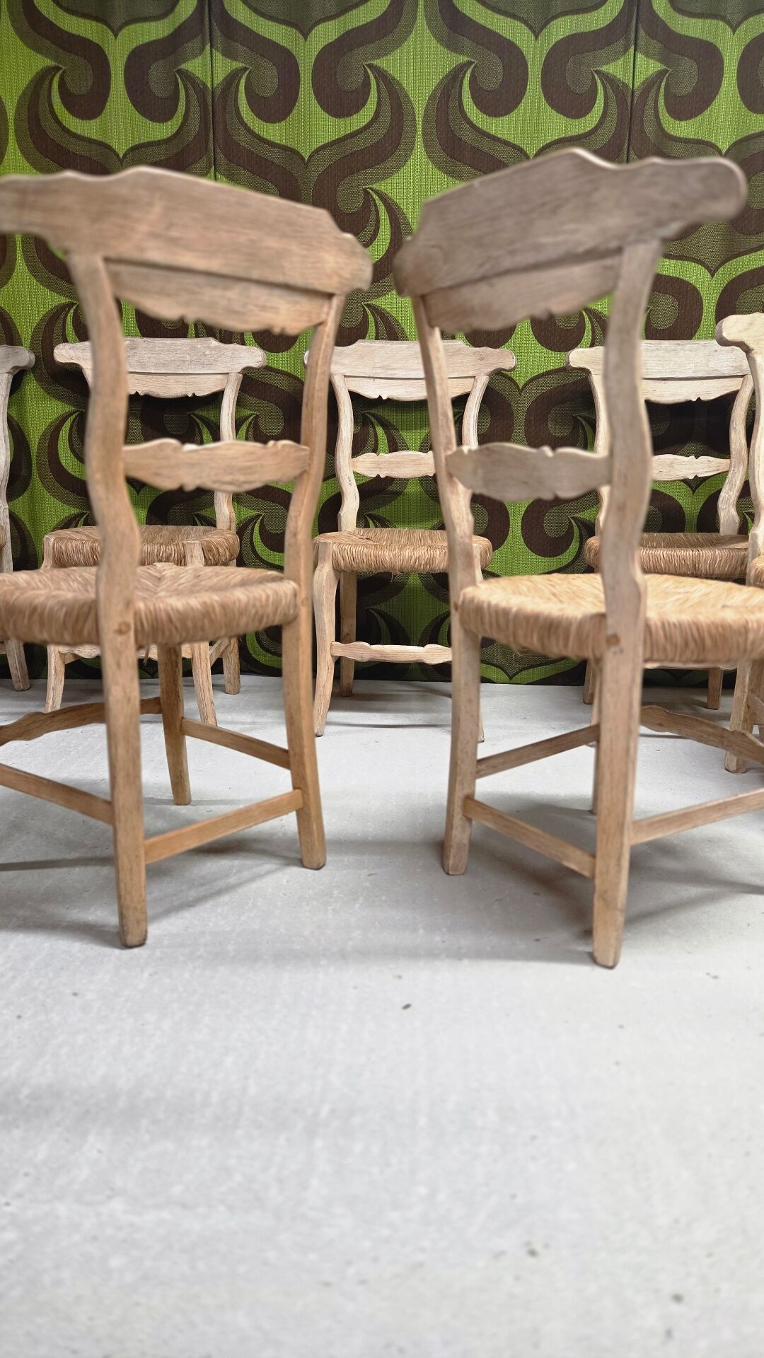 8 rustic oak chairs with patina, straw seating, 1950s.