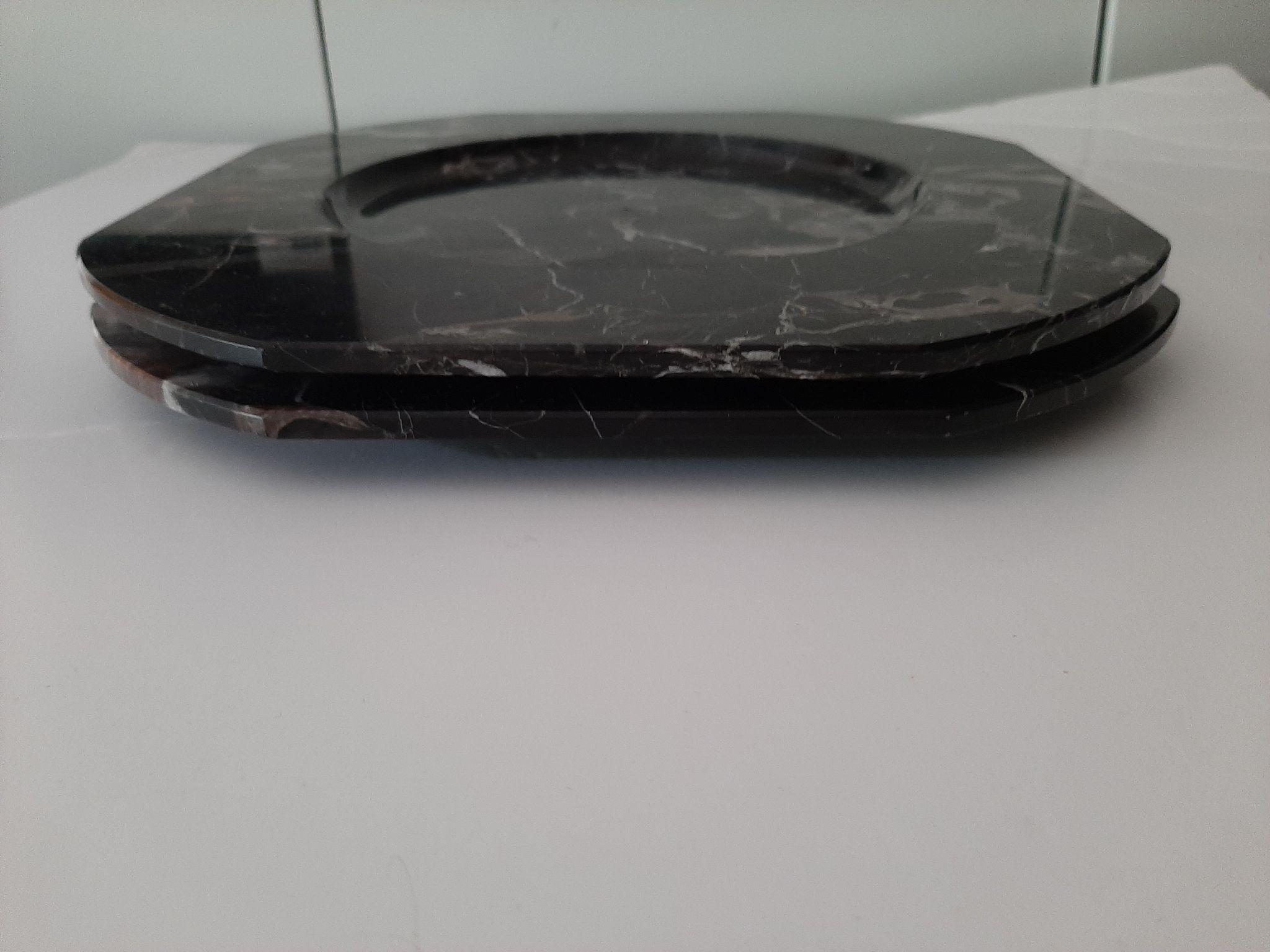 Set de 2 assiettes de présentation en marbre noir