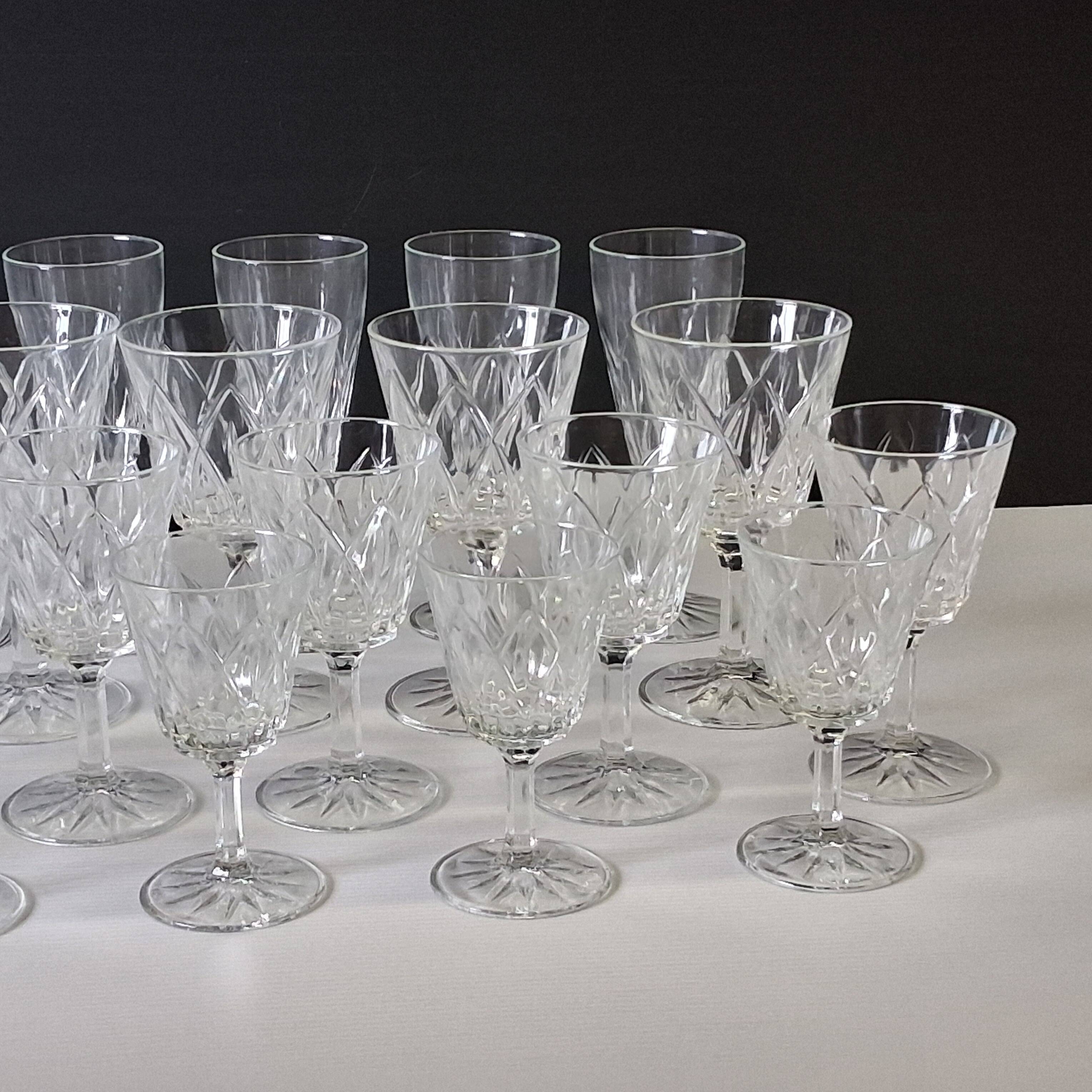 6 champagne flutes from VMC Reims in very good condition.