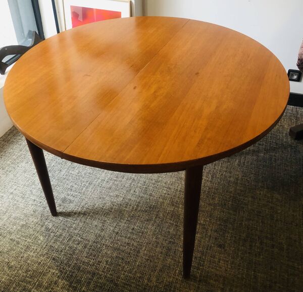 Belle table ronde en teck