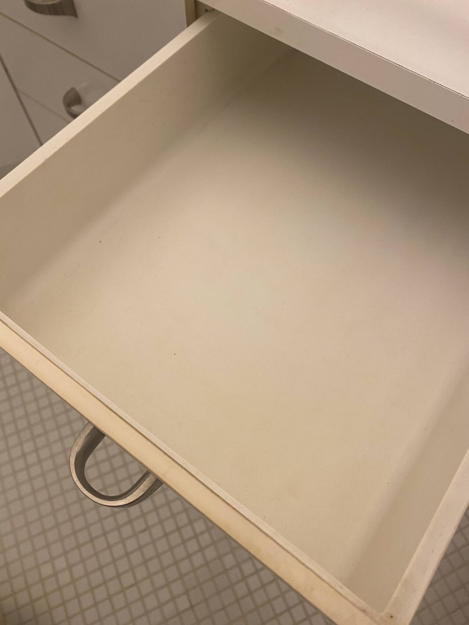 Desserte à roulettes de dentiste - Meuble de métier