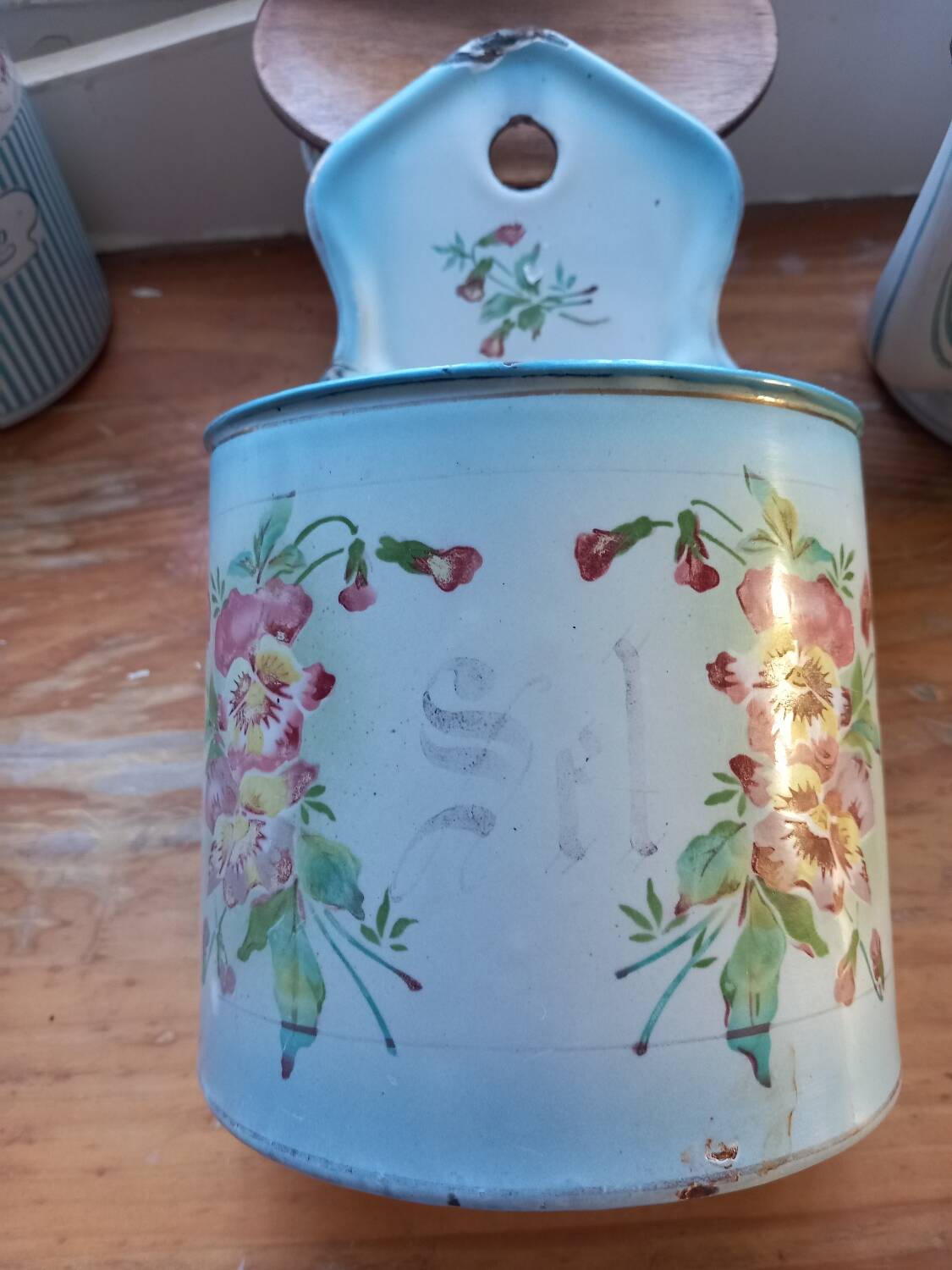 Enameled sheet salt box