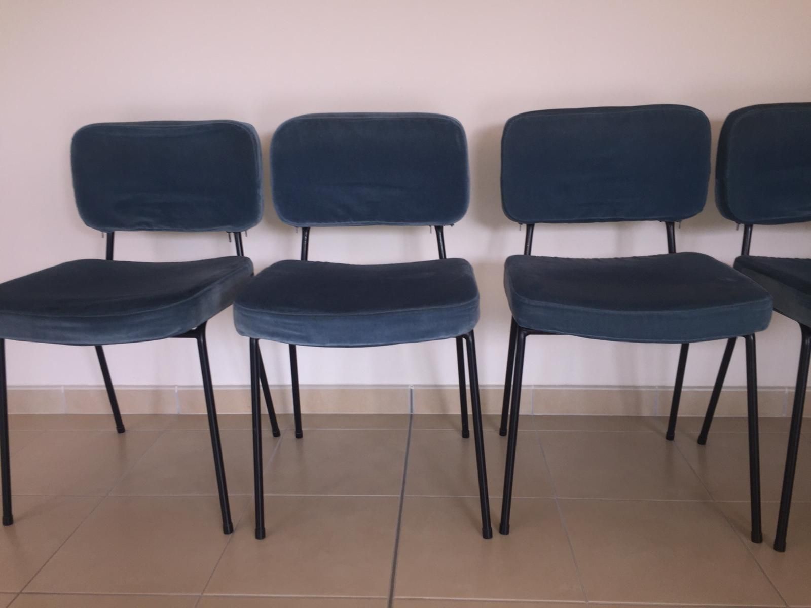 Lot vintage de six chaises moelleuses en velours turquoise