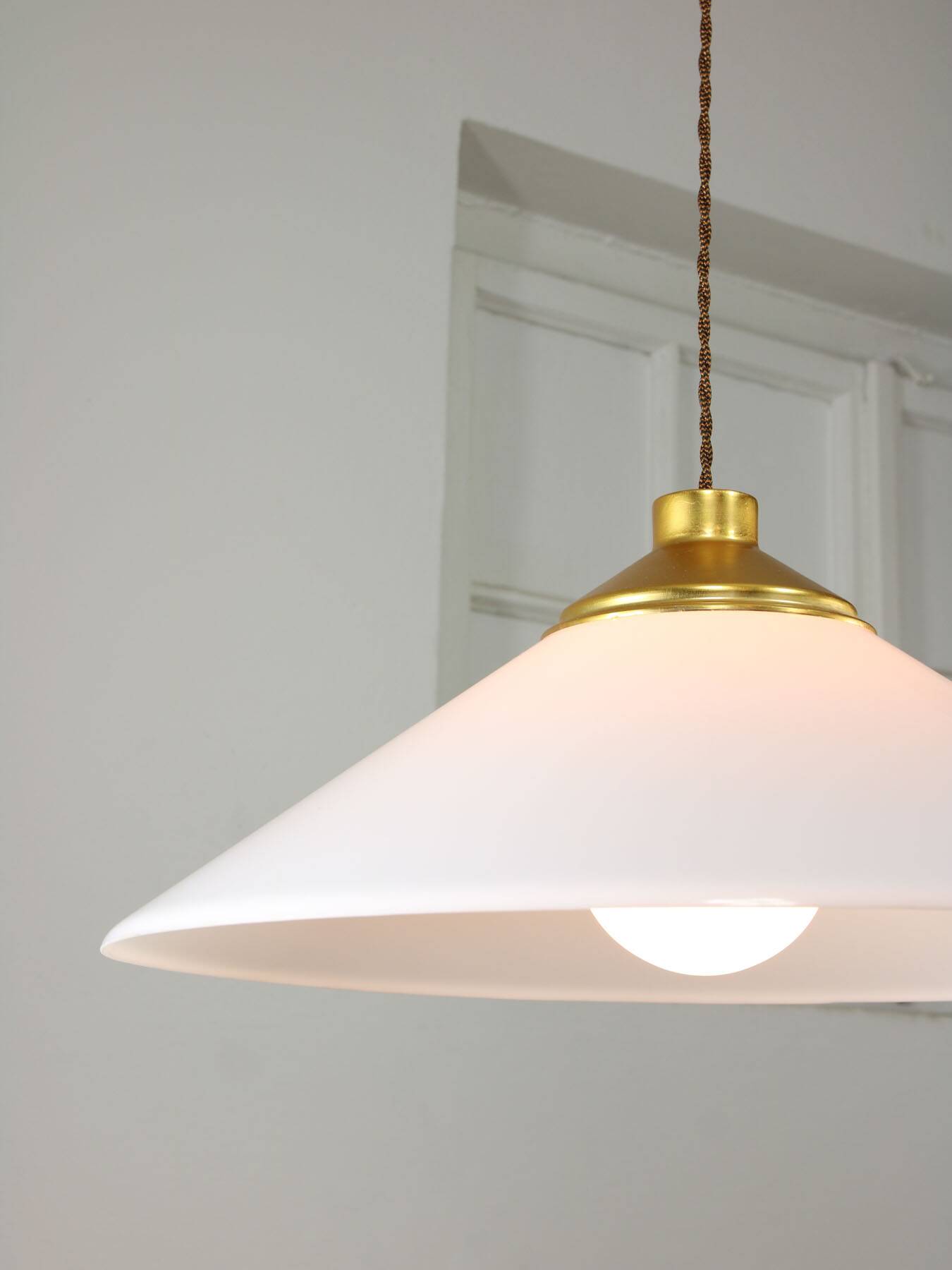 Space age italian plexiglas white saucer pendant lamp, 70s