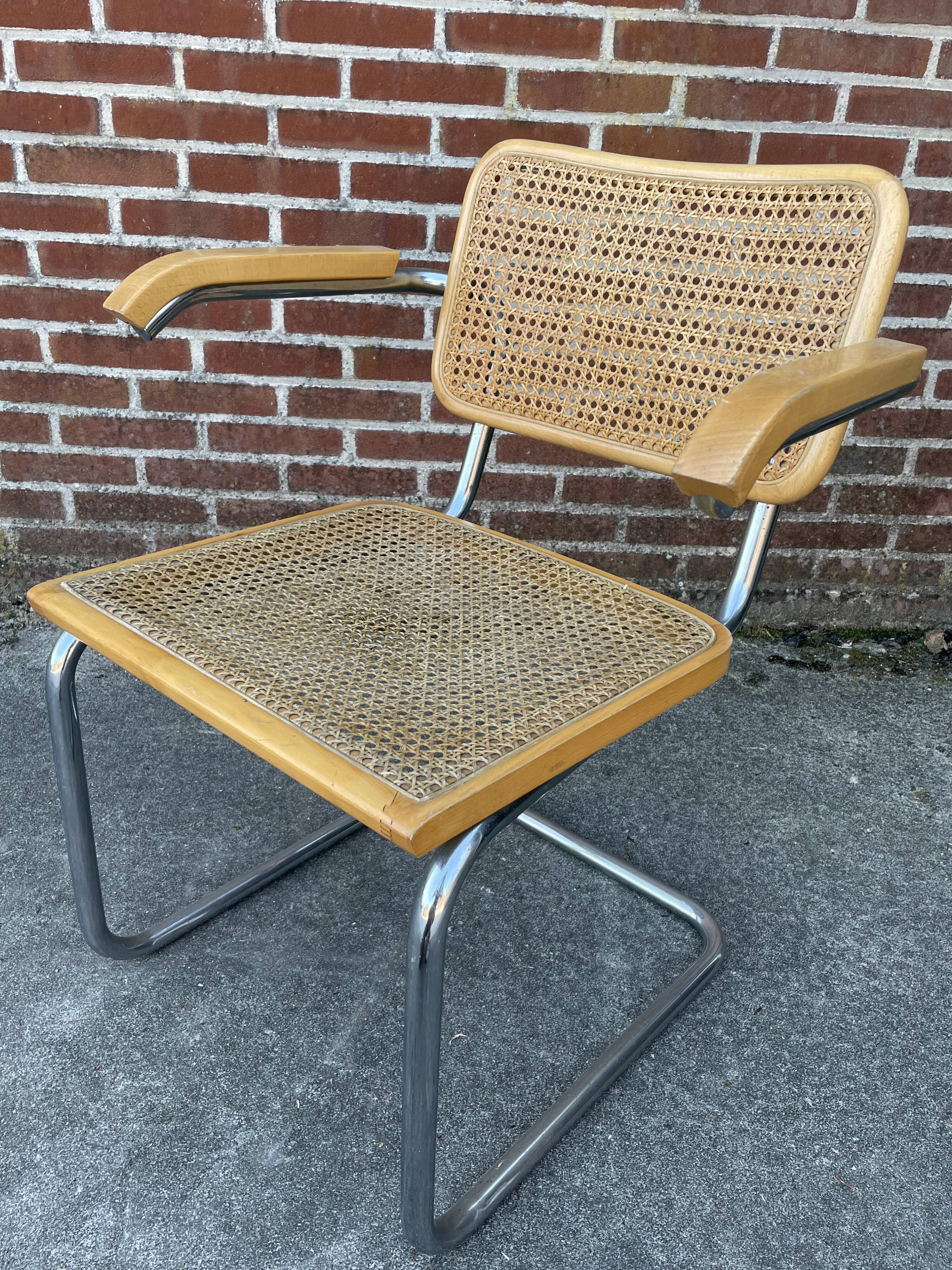Cesca chair B64 with armrests by Marcel Breuer Design