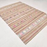 Grand Kilim Vintage en Couleurs Soft, Pièce Unique au Charme Bohème