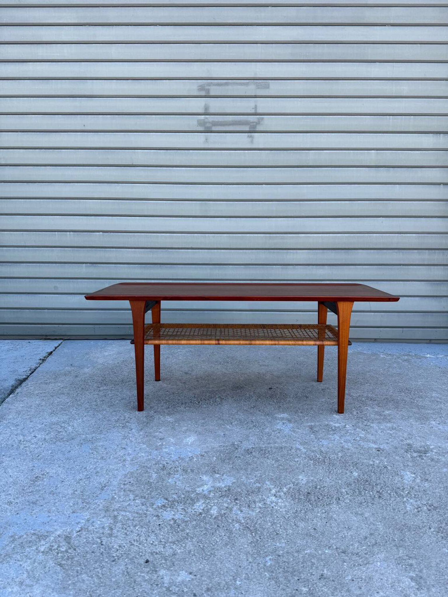Table basse danosie par Jorgen Aakjaer Jorgensen