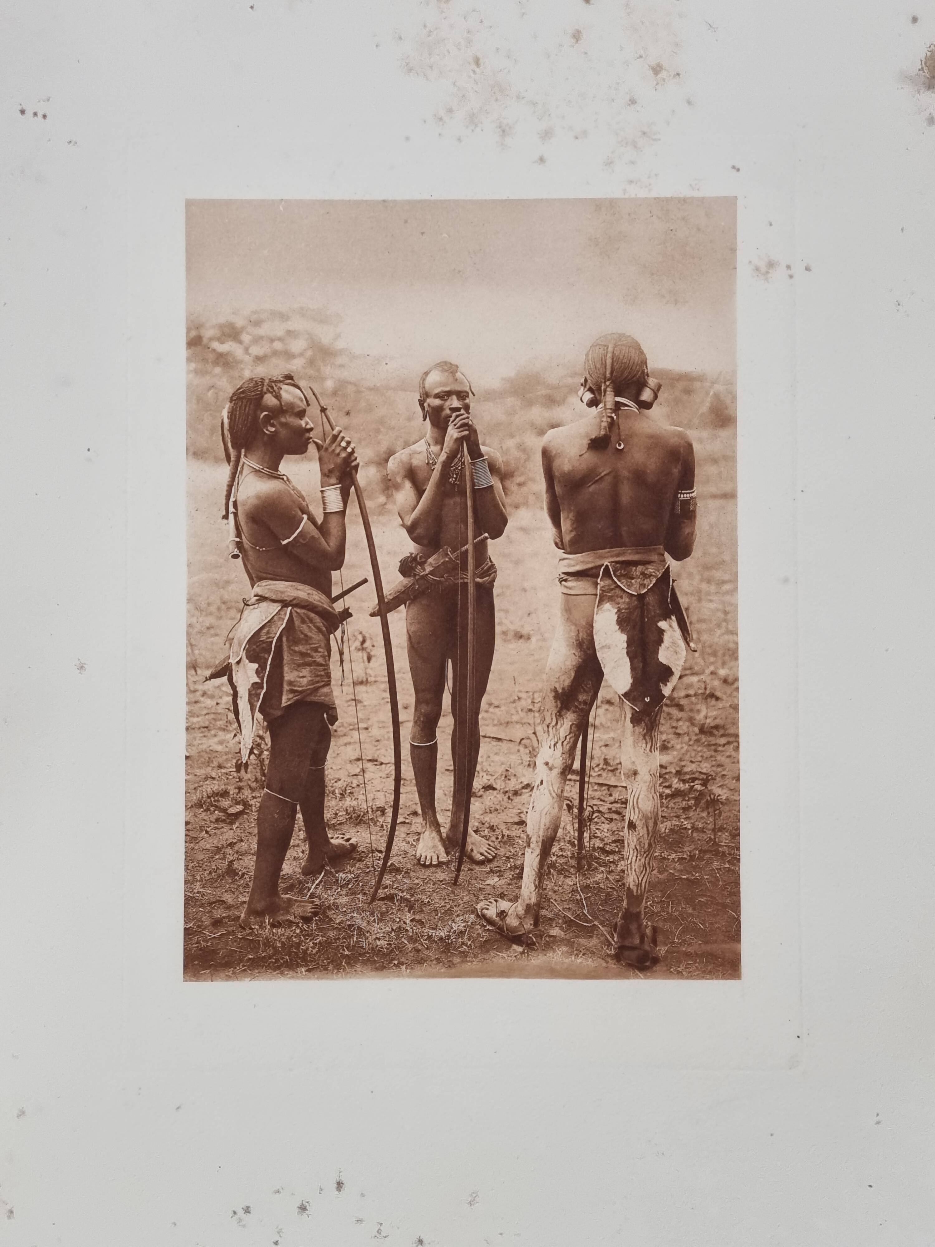 Photogravure ancienne, 1930, chasseurs Massaï