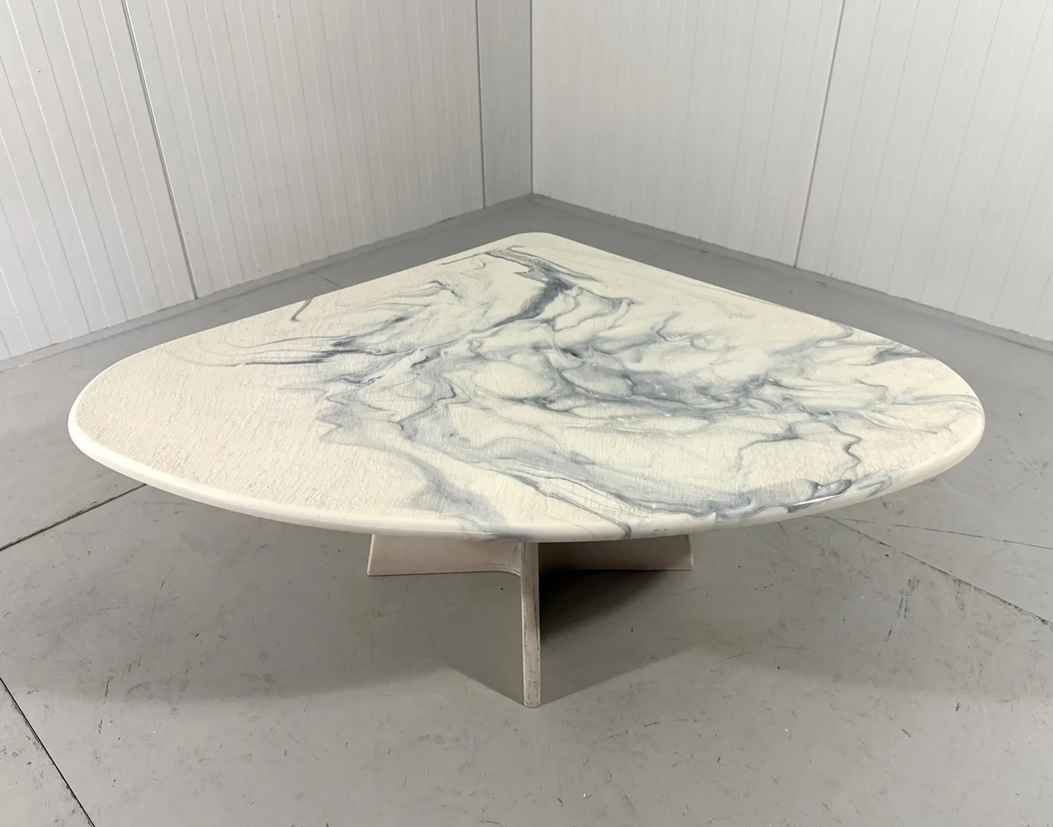 Table d'appoint en composite de marbre des années 1980