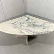 Table d'appoint en composite de marbre des années 1980
