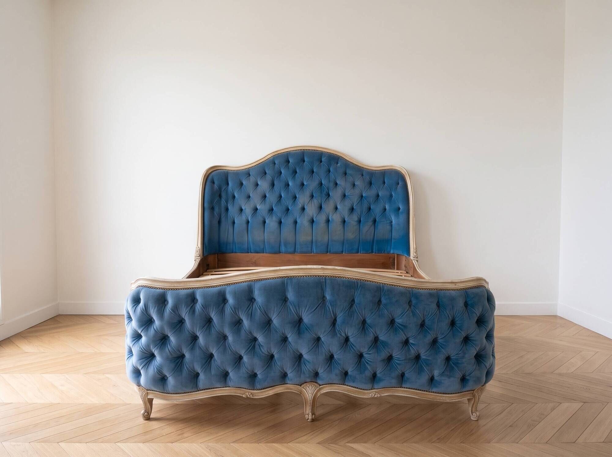 140x190 Louis XV bed in blue tufted velvet