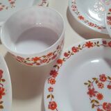lot vaisselles arcopal scania a petites fleurs orange assiette plate, creuse a dessert, un plat ..