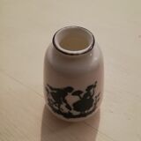 Small porcelain soliflore representing silhouettes couple 18th century