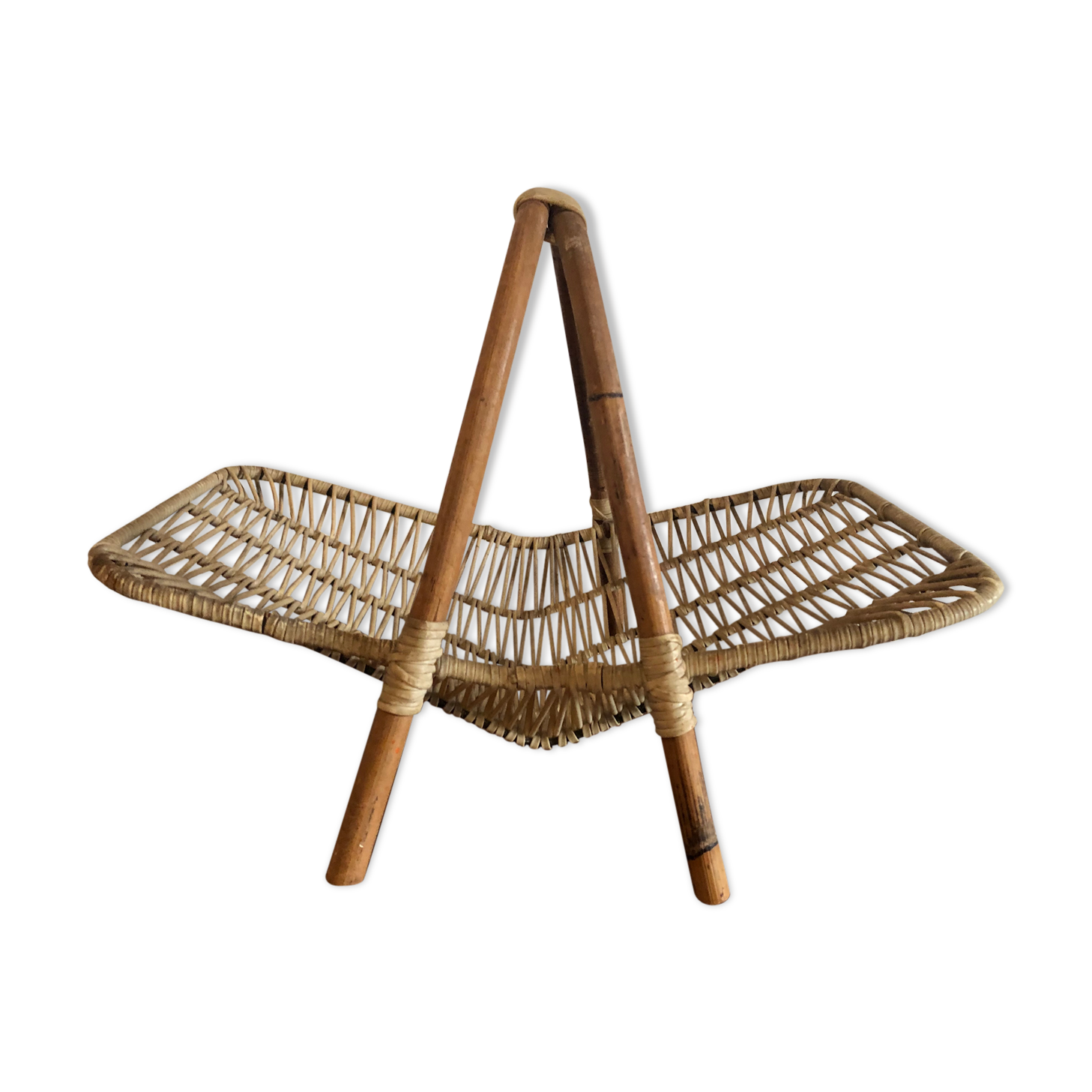 Old basket with rattan fruit and scoubidou yarn 50s