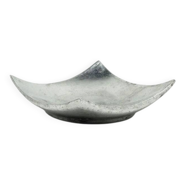 Cj9 new look - interesting candle holder - design