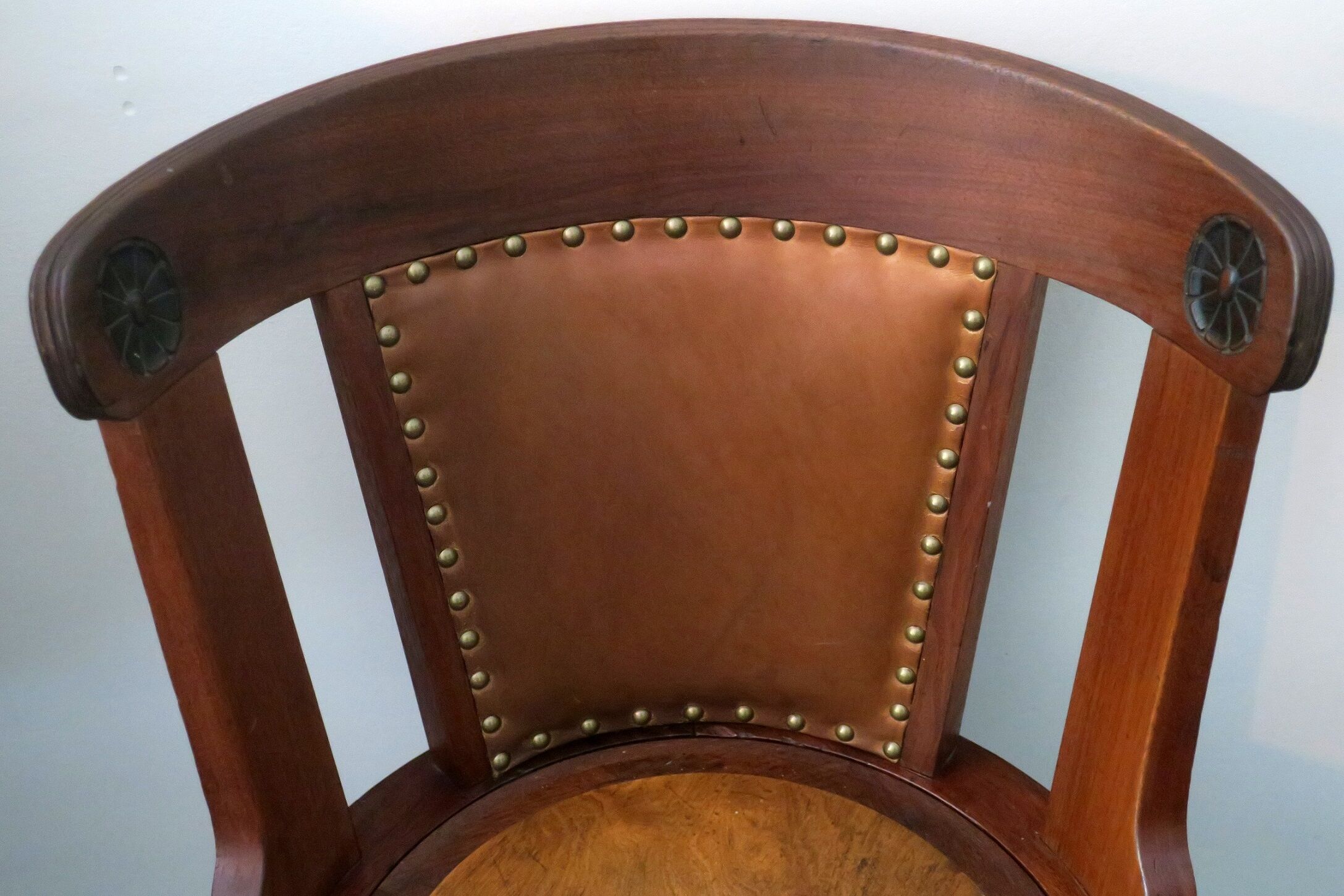 Chaise de bureau rotative nautique antique en teck, fer et cuir