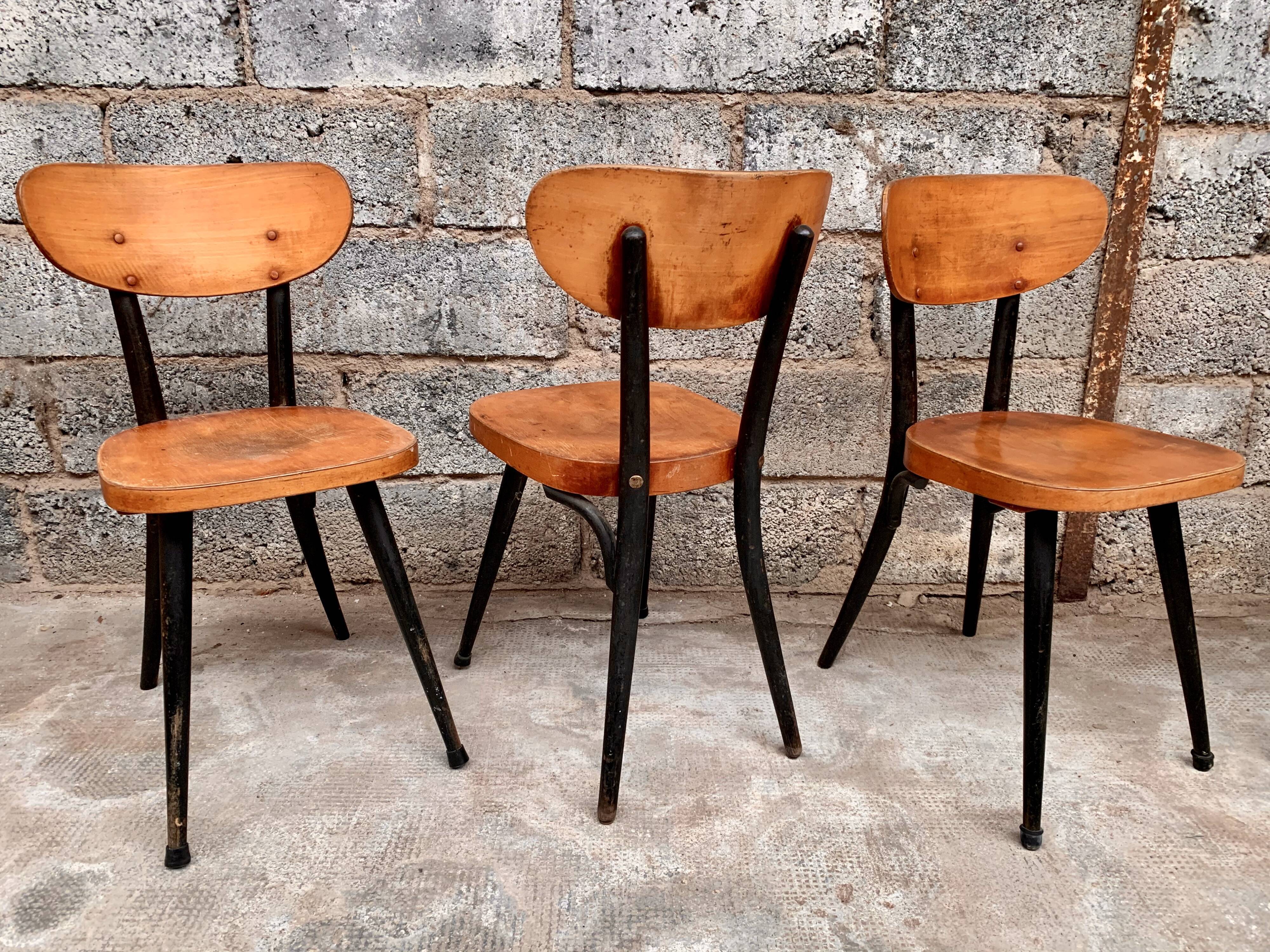 Série de 6 chaises bistrot estampillées Baumann