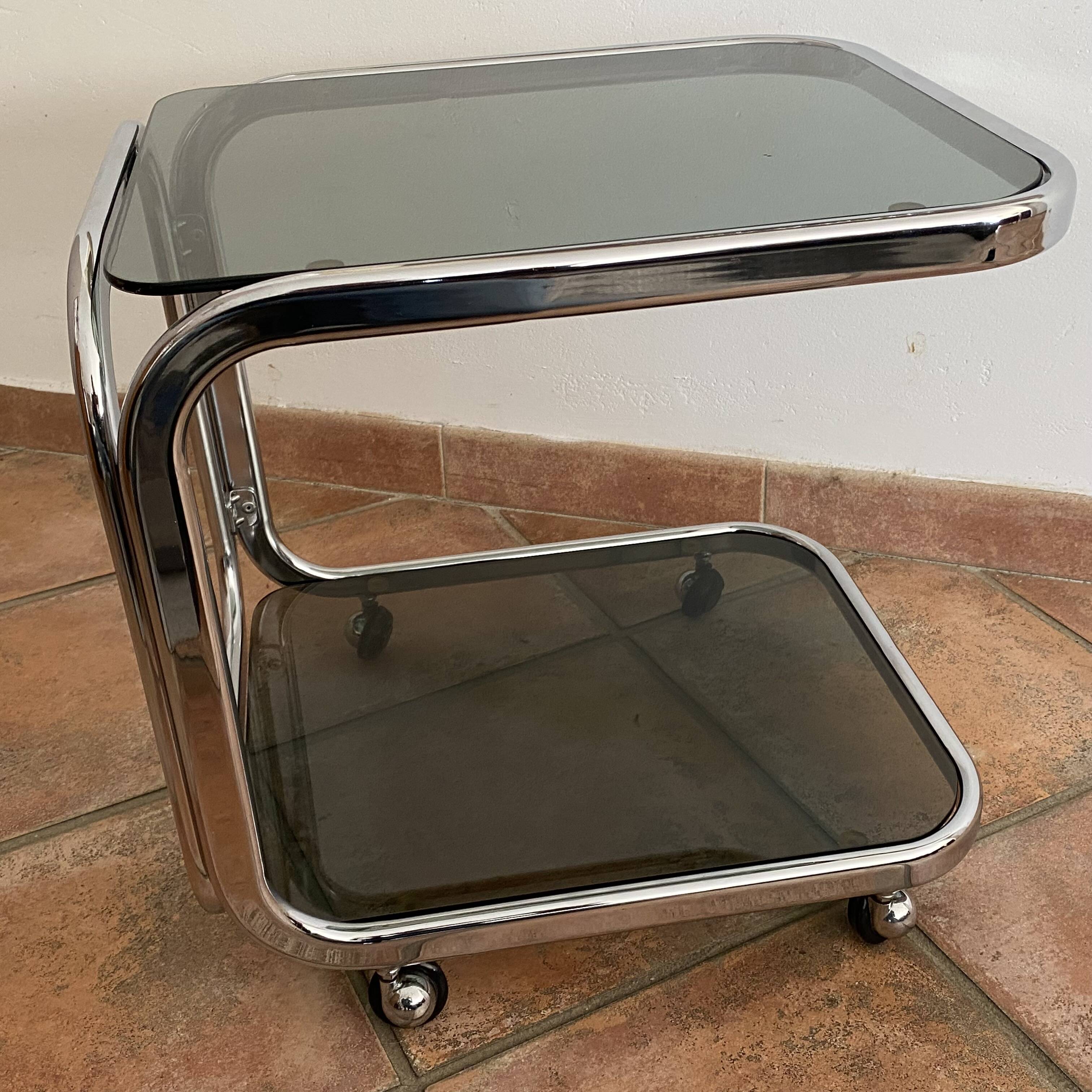 Coffee table or serving trolley on wheels. 1970. Space age.