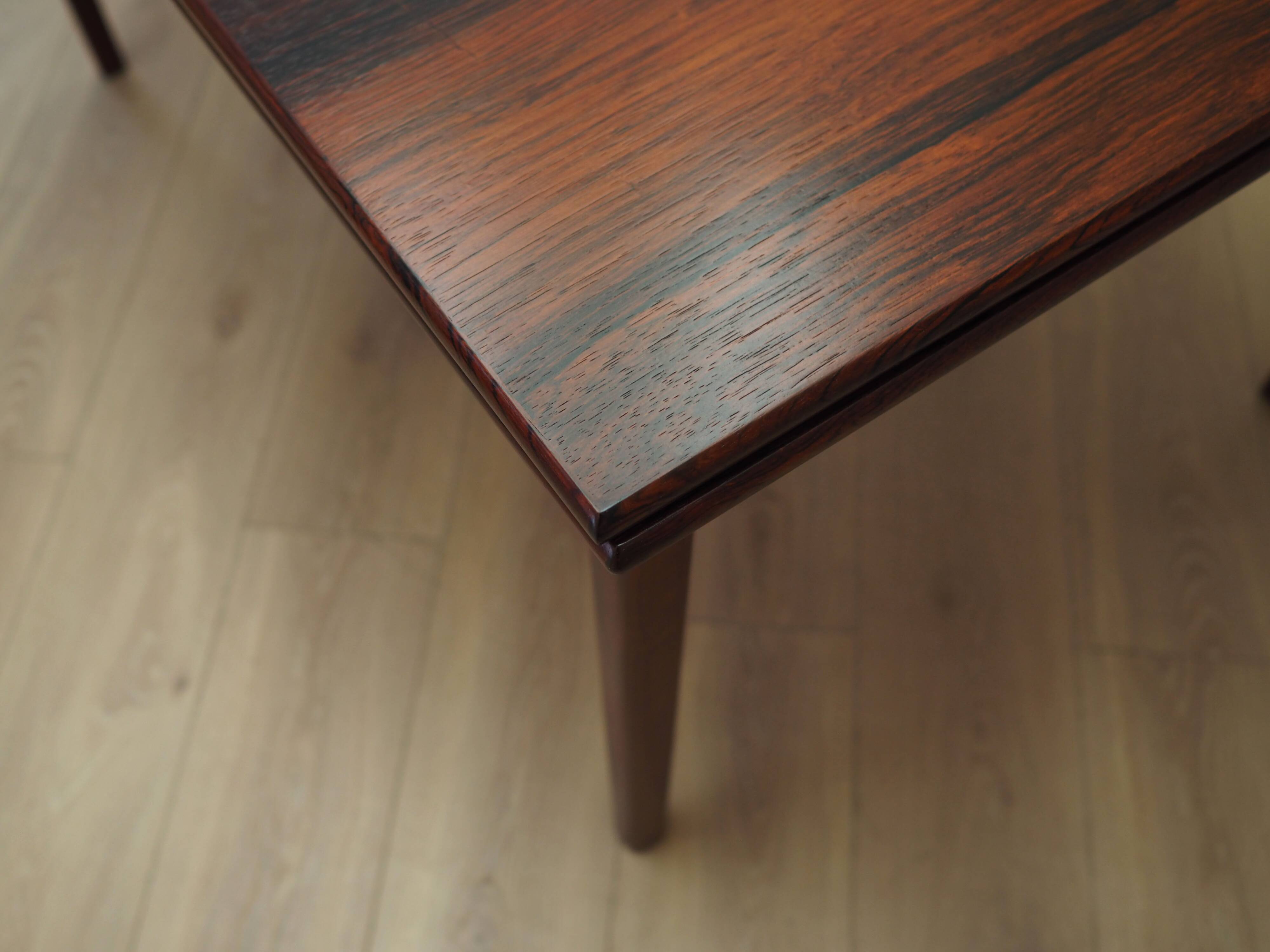 Table en palissandre, design danois, années 1970, production : Danemark