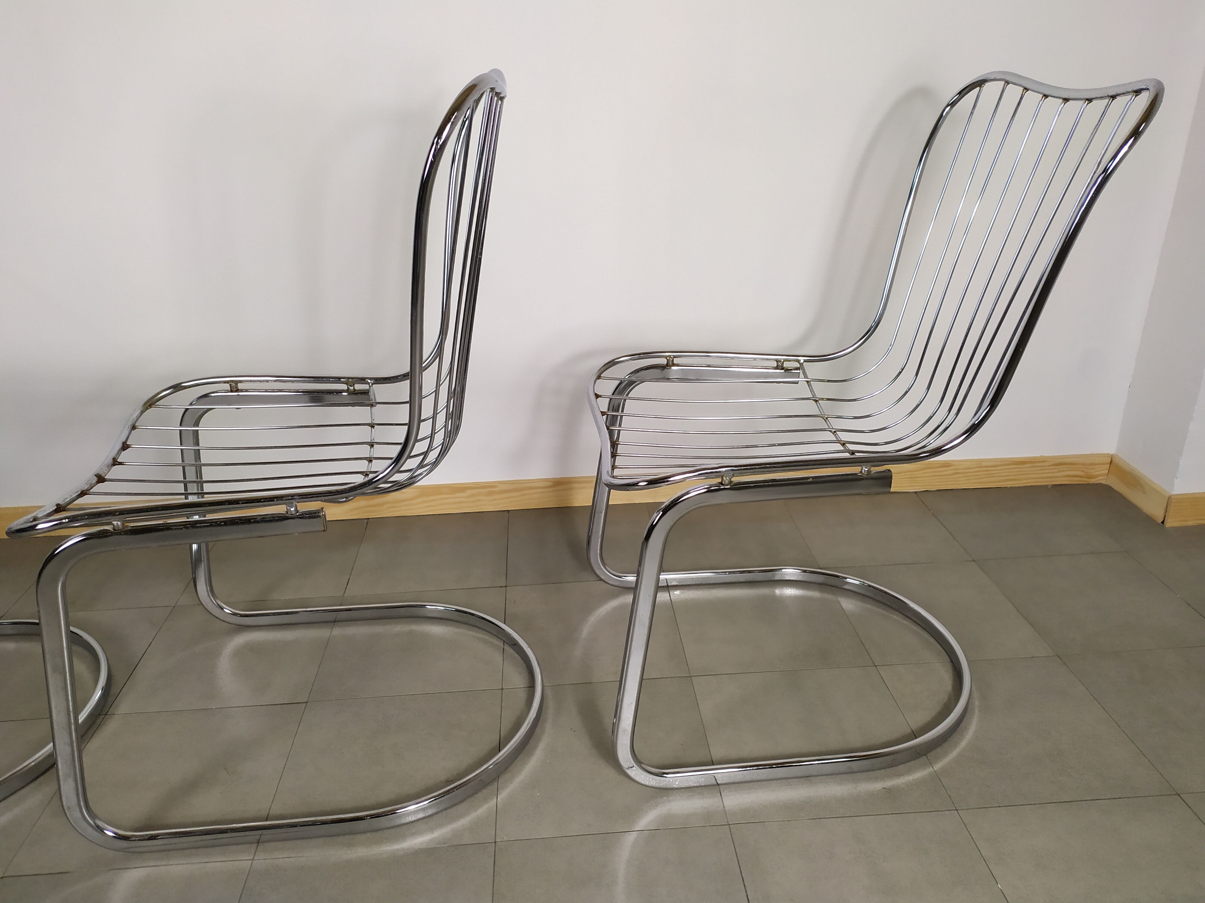 Lot de 4 chaise design en métal chromé années 70